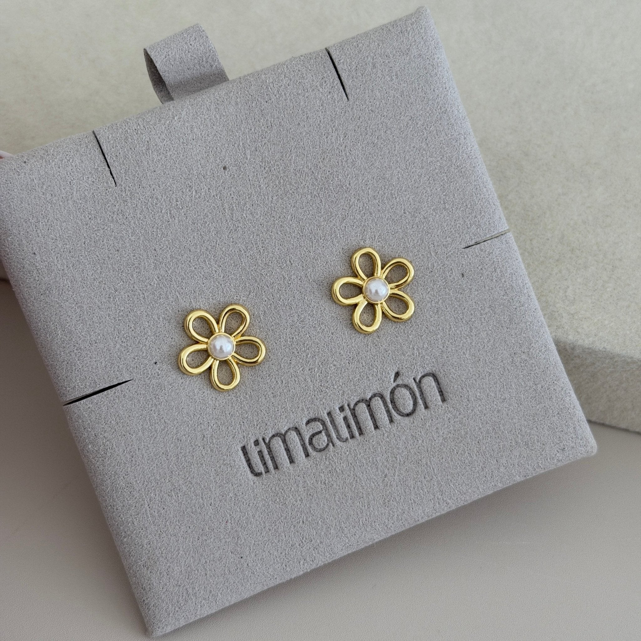 Pearl Flower Stud Earrings - Earring | LimaLimón Store - 4