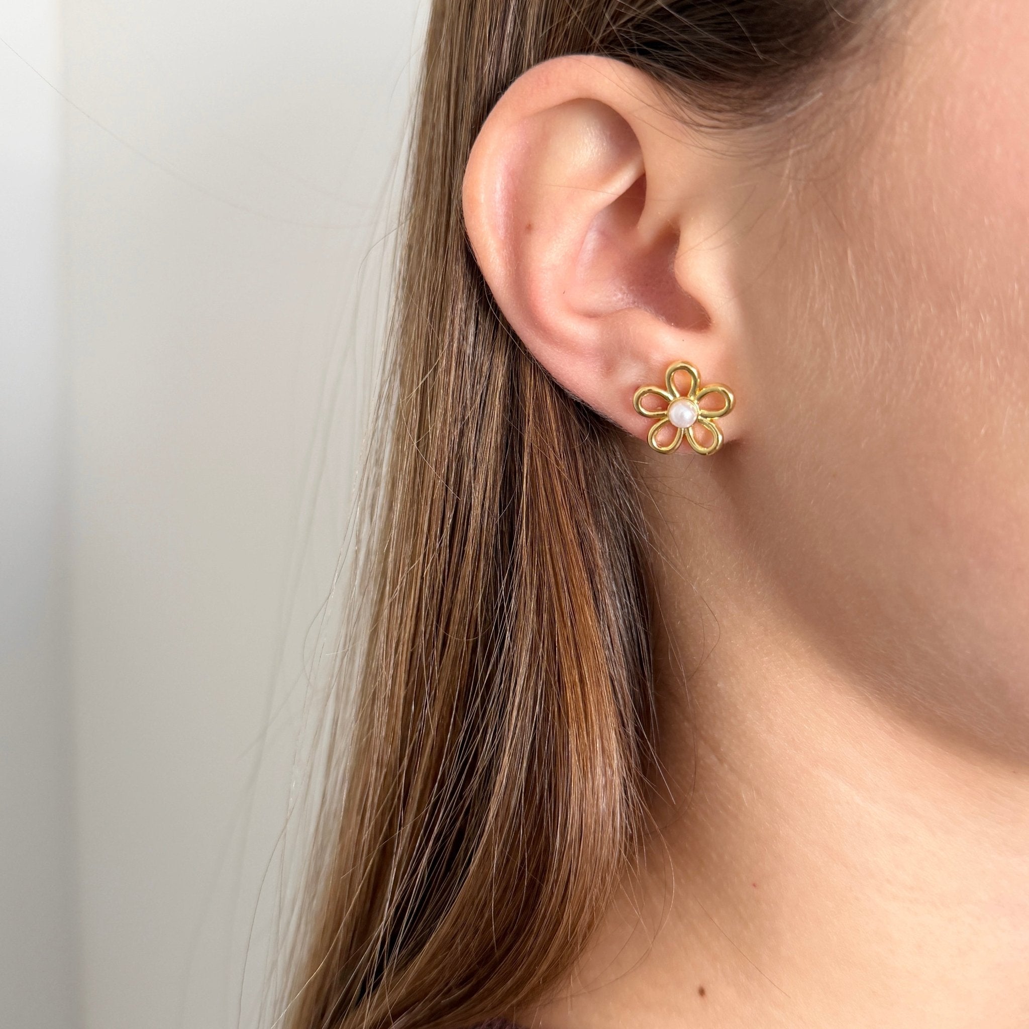 Pearl Flower Stud Earrings - Earring | LimaLimón Store - 3