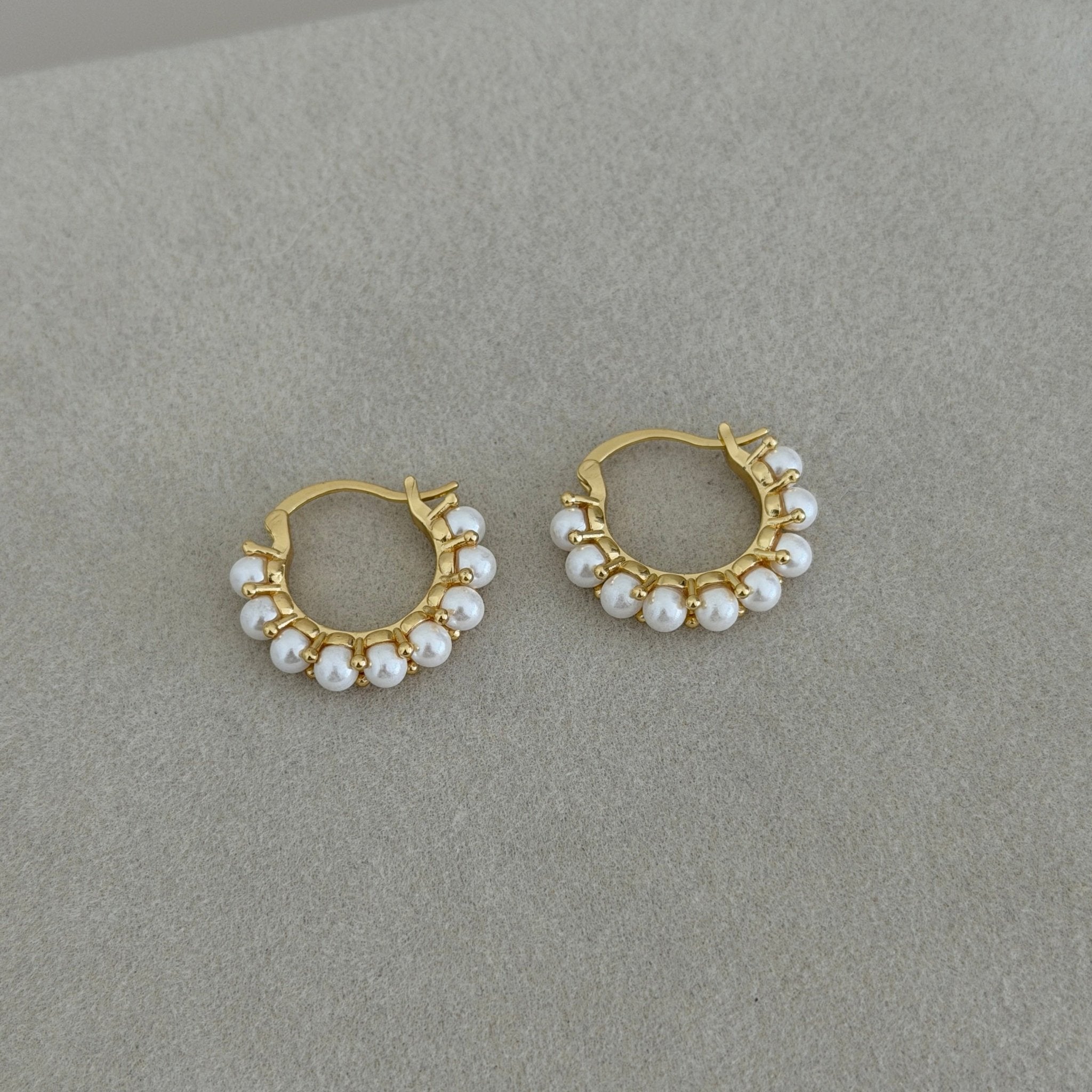 Pearl Halo Hoop Earrings - Earring | LimaLimón Store - 4