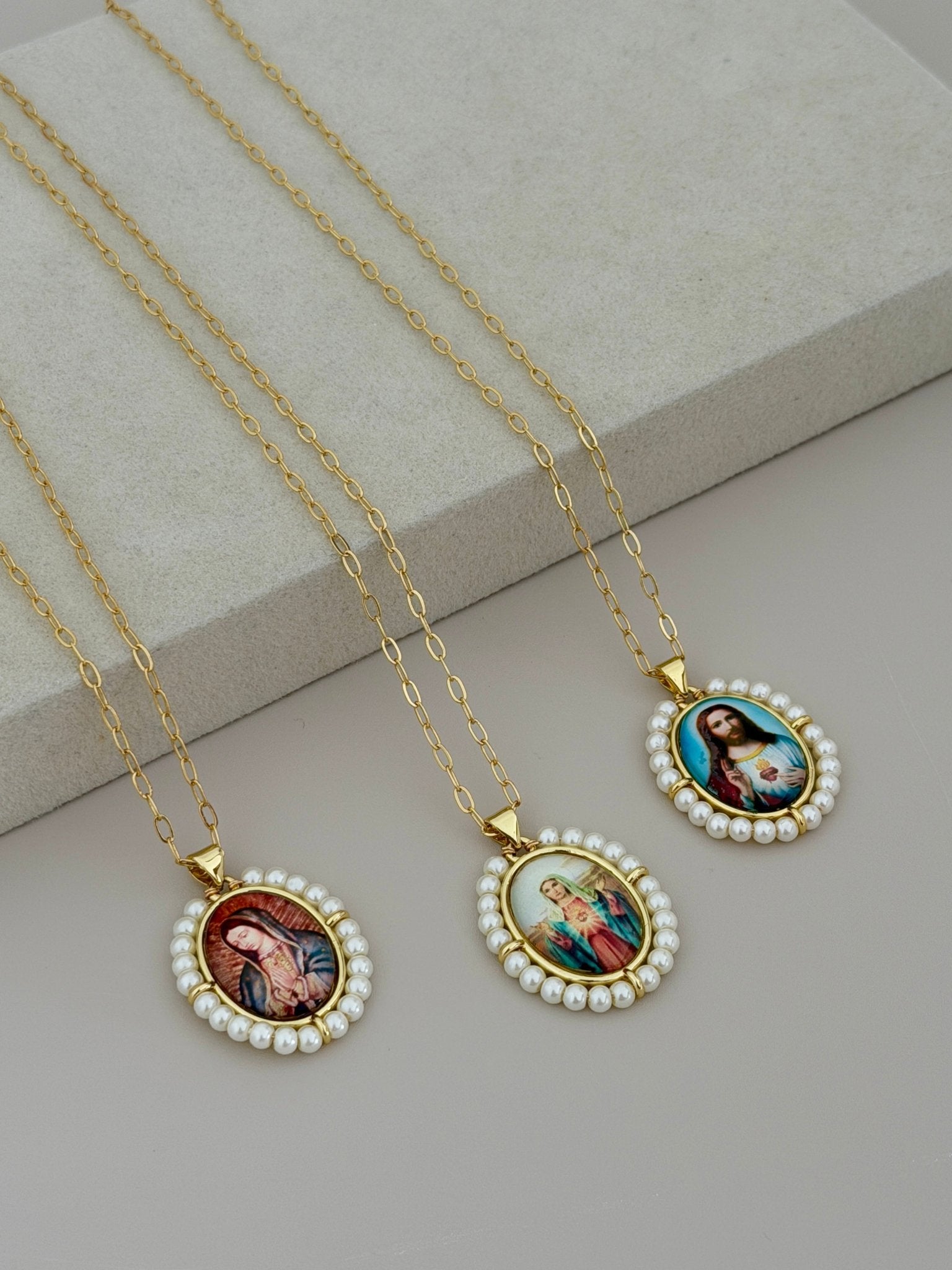 Pearl Halo Religious Necklace - Necklaces | LimaLimón Store - 6