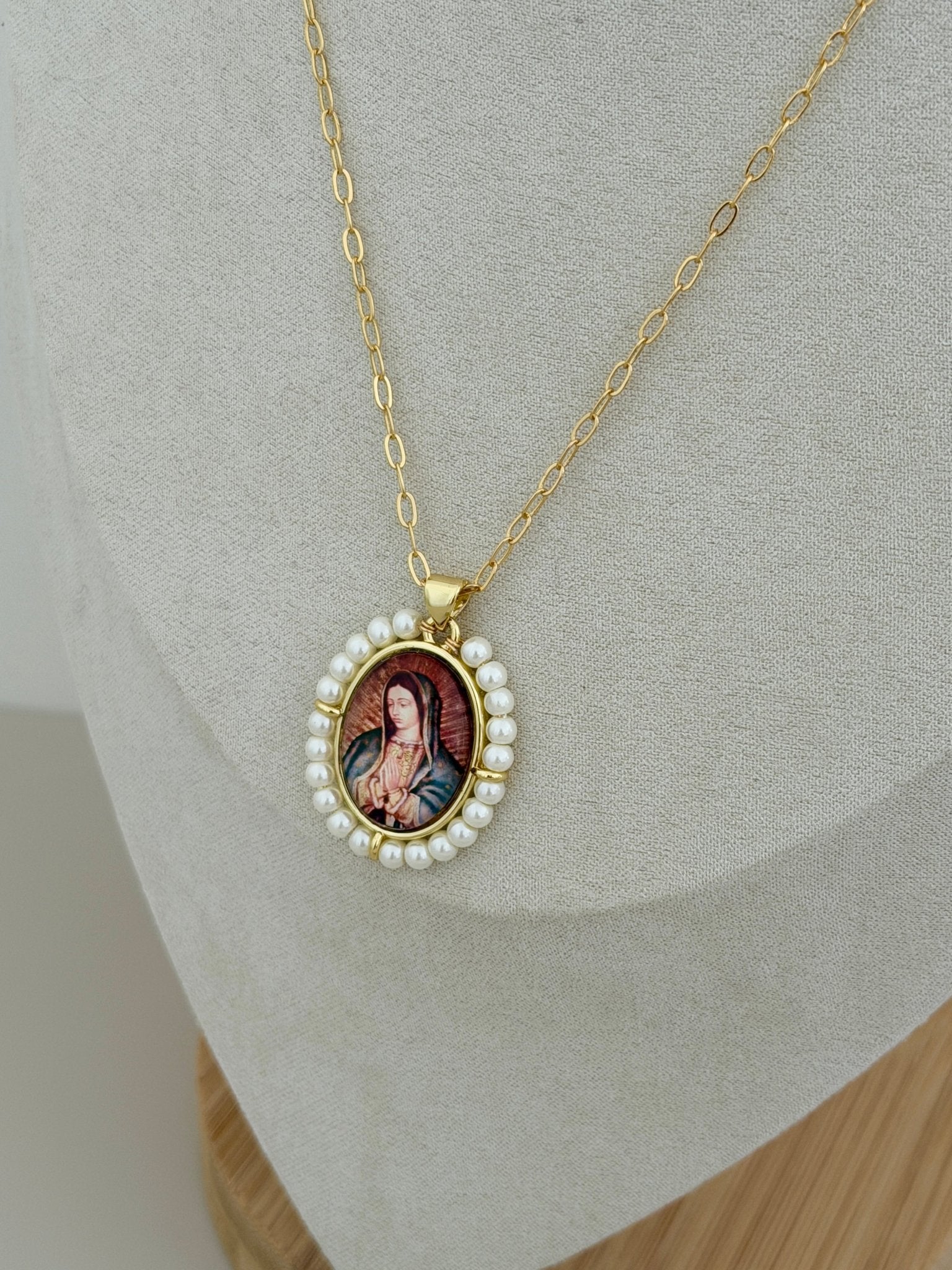 Pearl Halo Religious Necklace - Necklaces | LimaLimón Store - 5