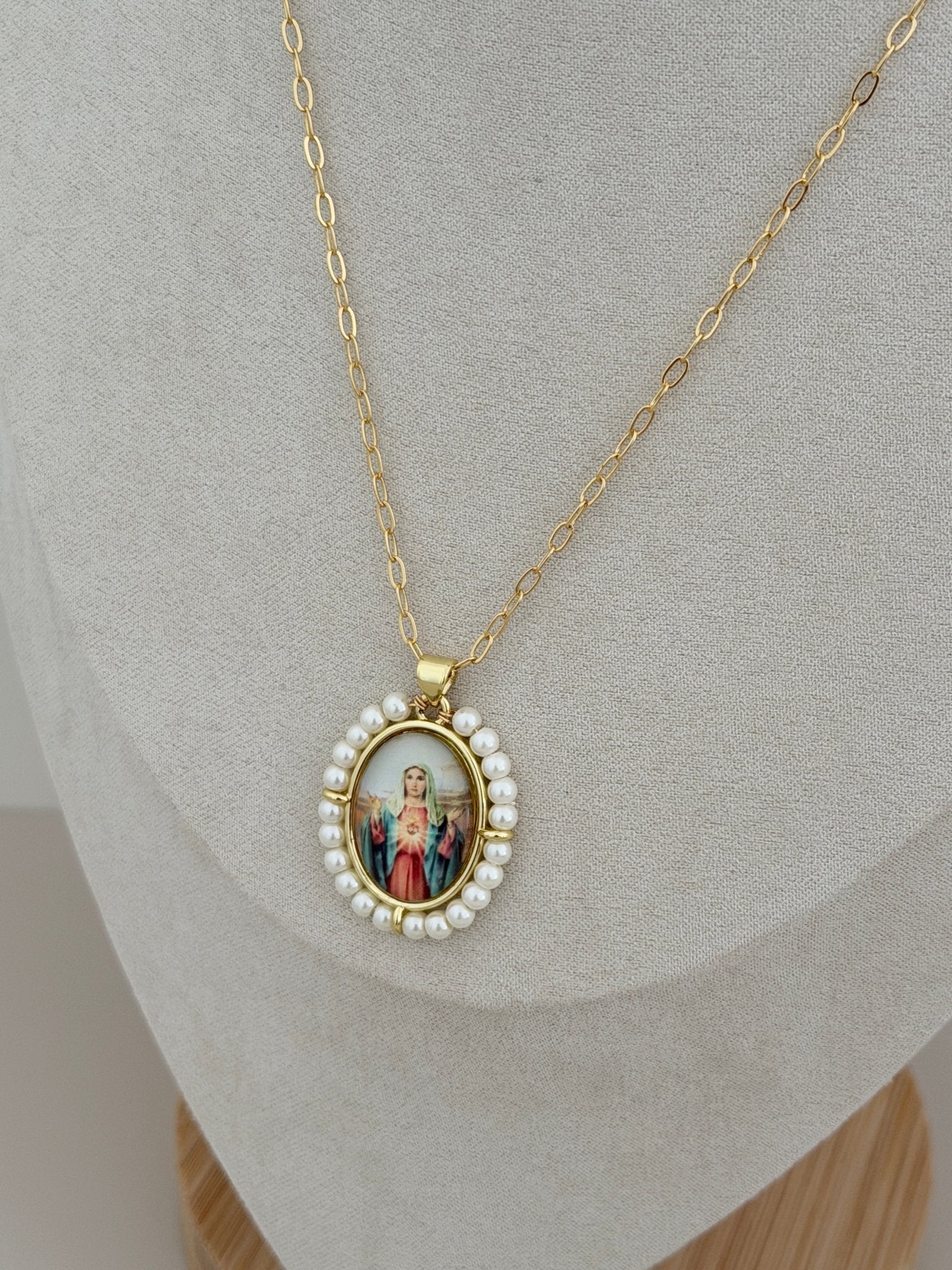 Pearl Halo Religious Necklace - Necklaces | LimaLimón Store - 2