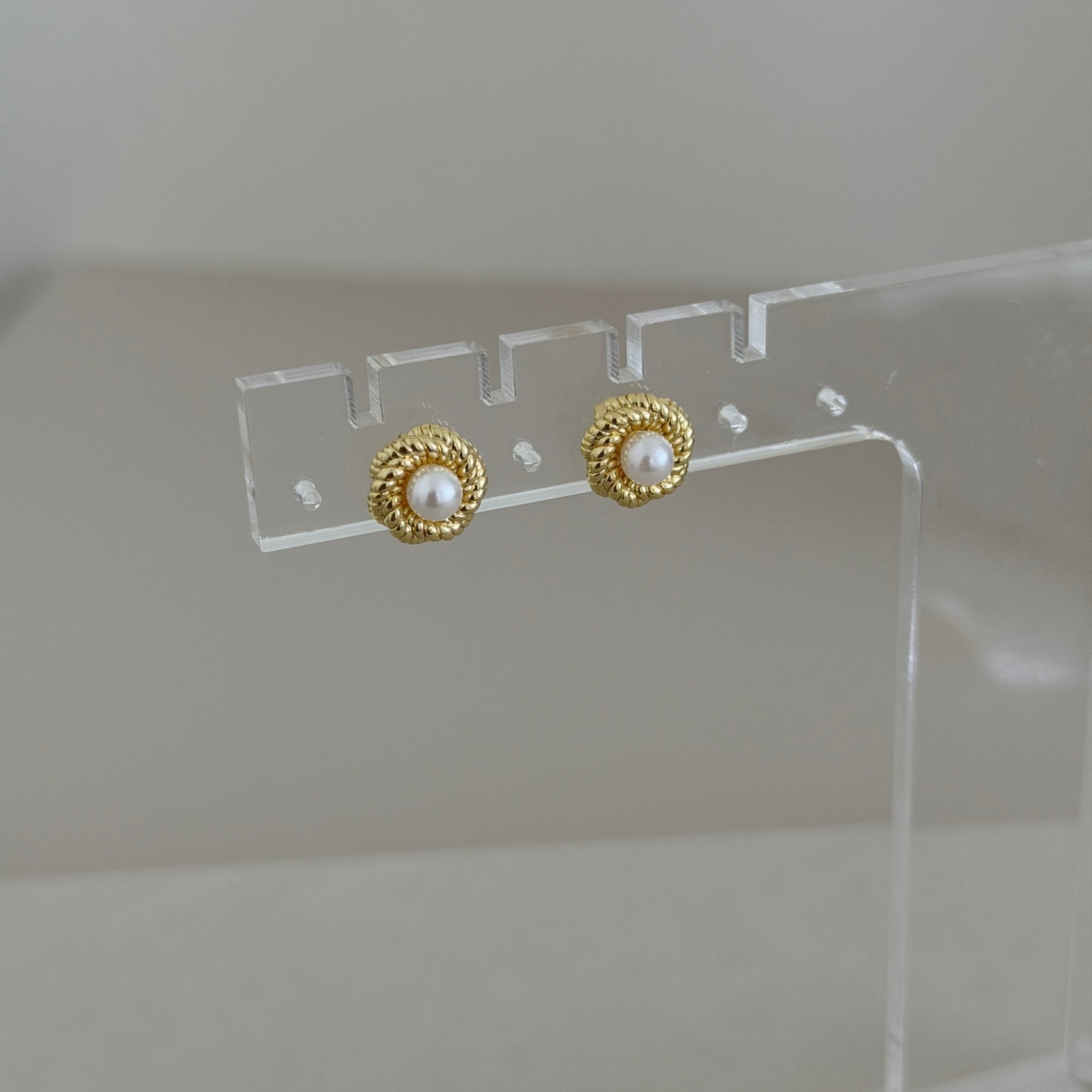 Pearl Halo Stud Earrings - Earring | LimaLimón Store - 3