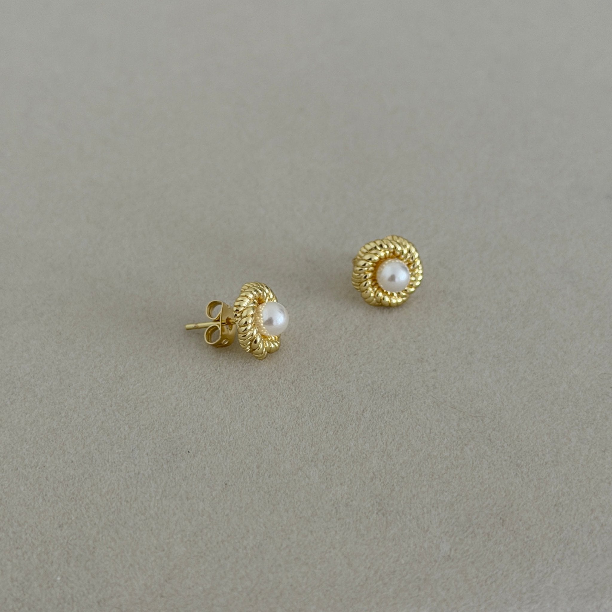 Pearl Halo Stud Earrings - Earring | LimaLimón Store - 4