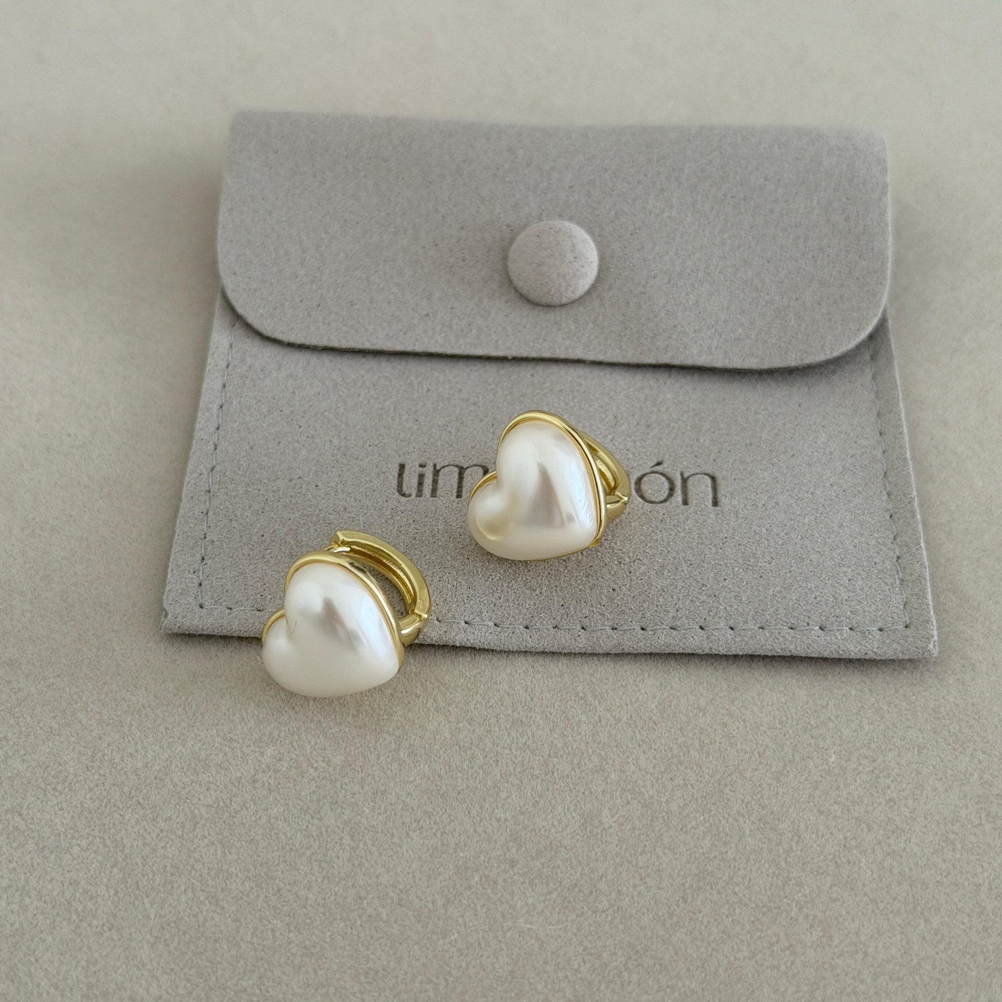 Pearl Heart Huggie Earrings - Earring | LimaLimón Store - 2