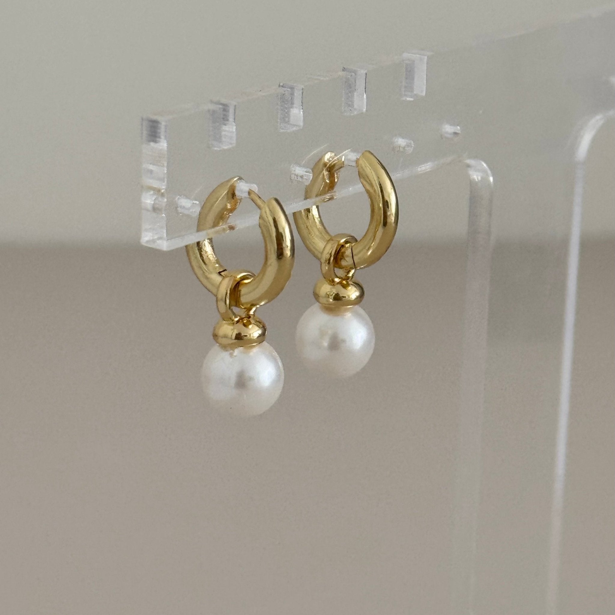 Pearl Hoops Earring - LimaLimón Store