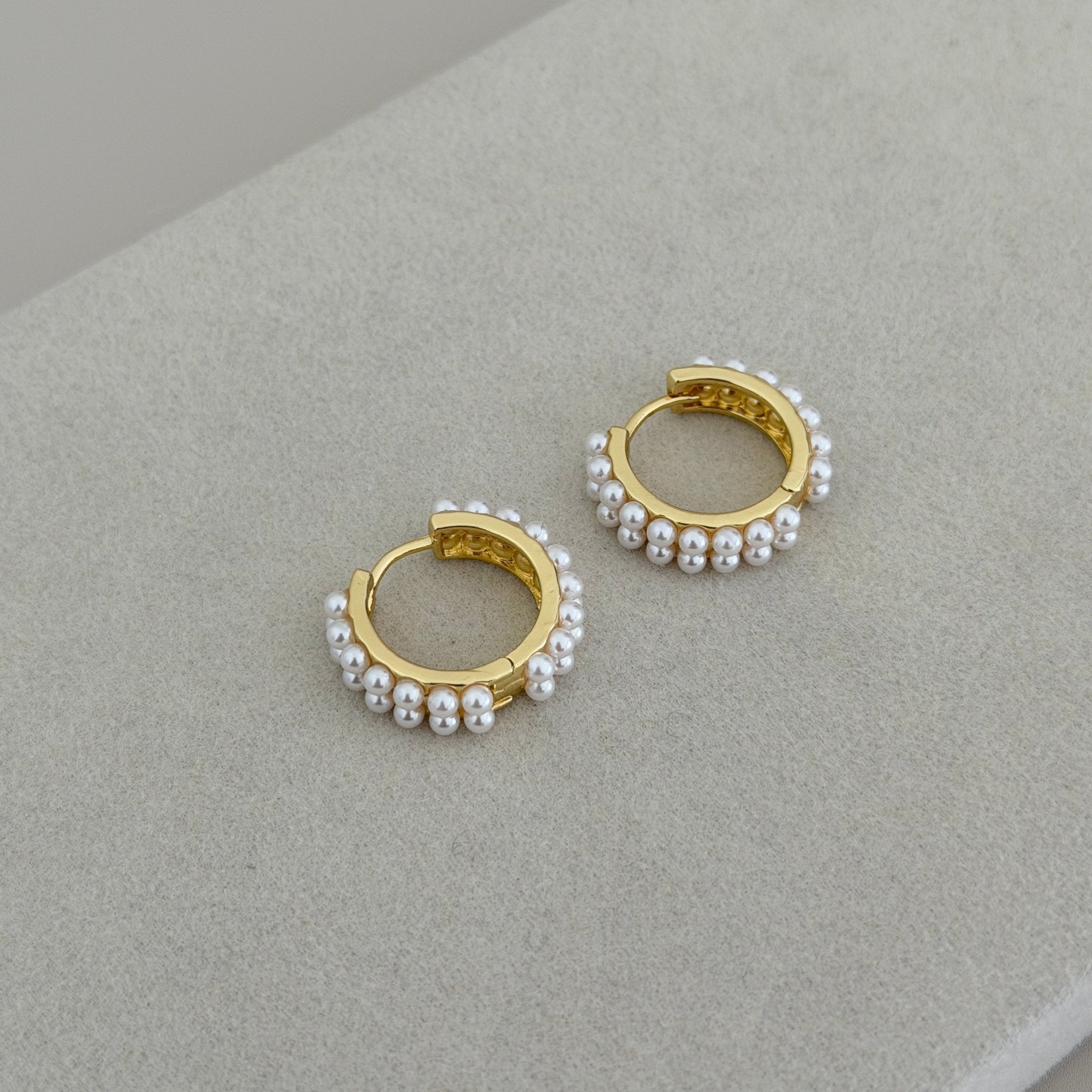 Pearl Huggie Hoop Earrings - Earring | LimaLimón Store - 2