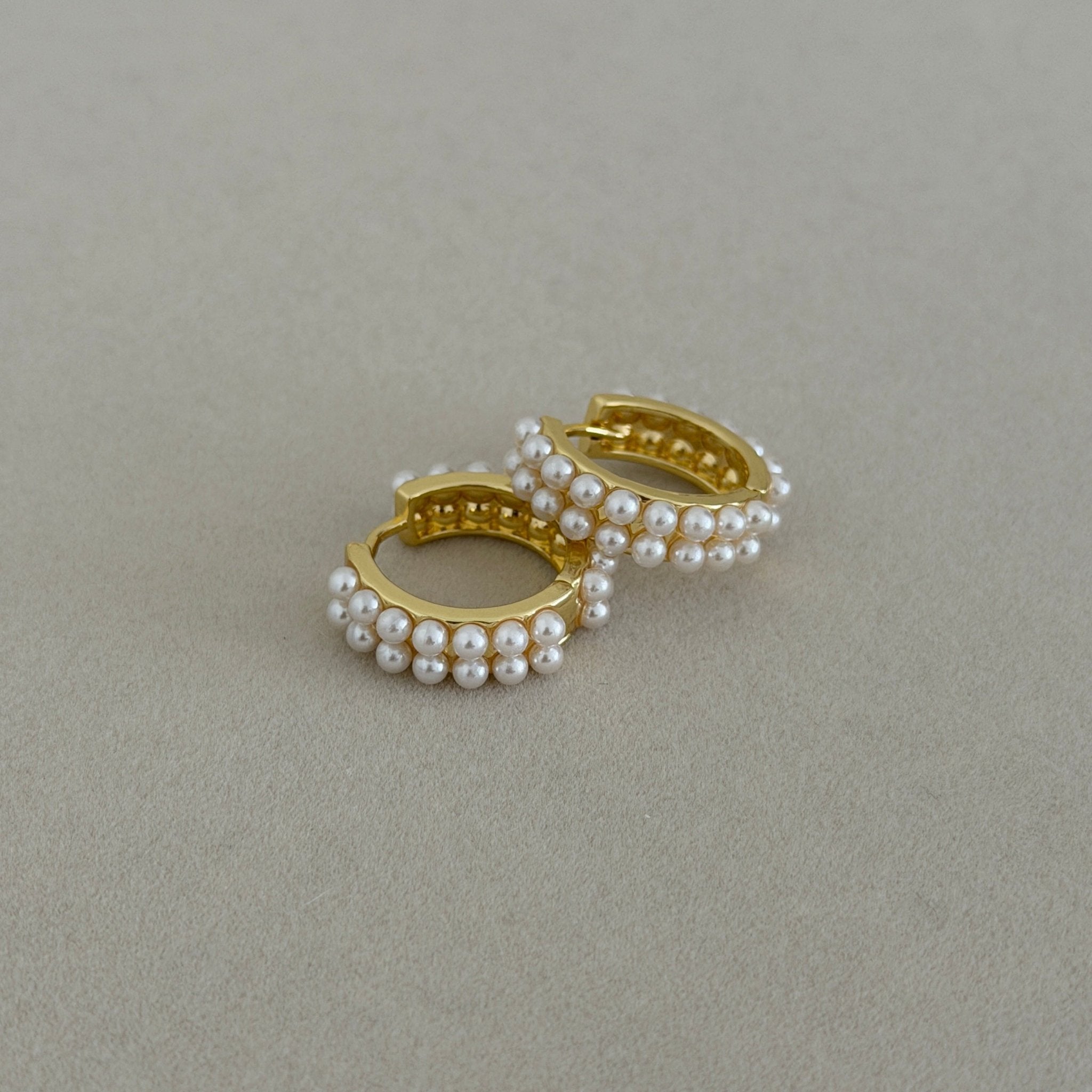 Pearl Mini Hoop Earrings - Earring | LimaLimón Store - 4