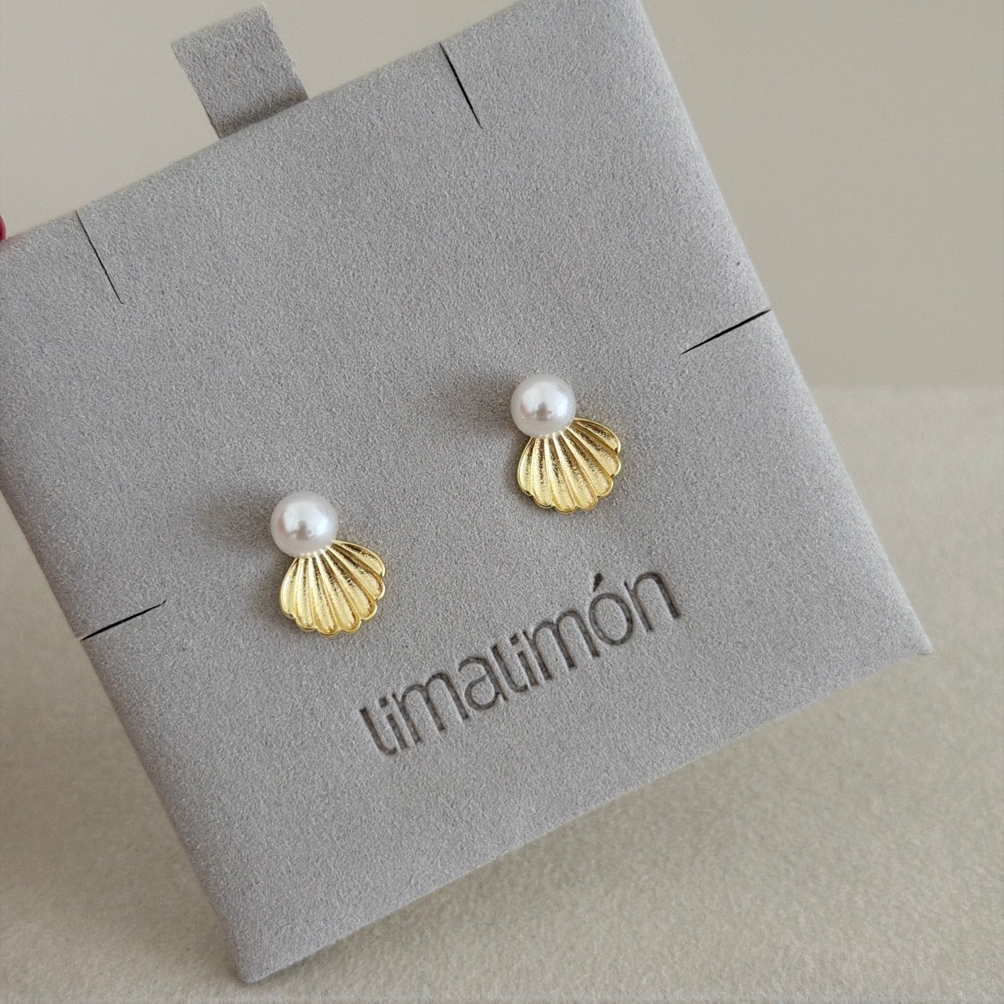 Pearl Shell Stud Earrings - Earring | LimaLimón Store - 3
