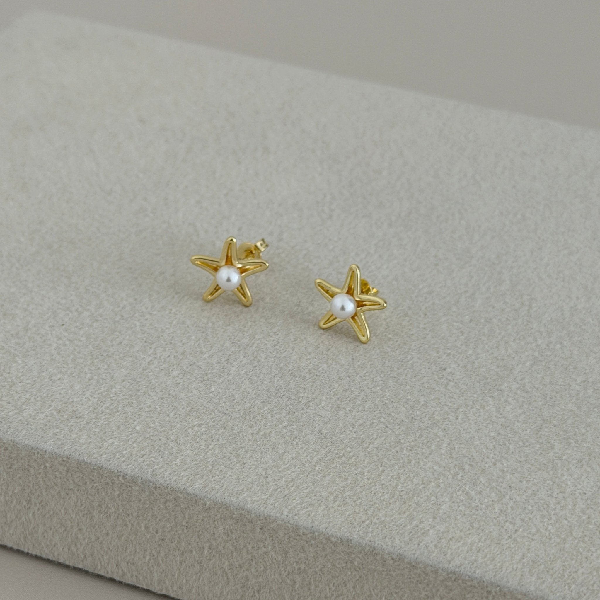 Pearl Starfish Gold Stud Earrings - Earring | LimaLimón Store - 1