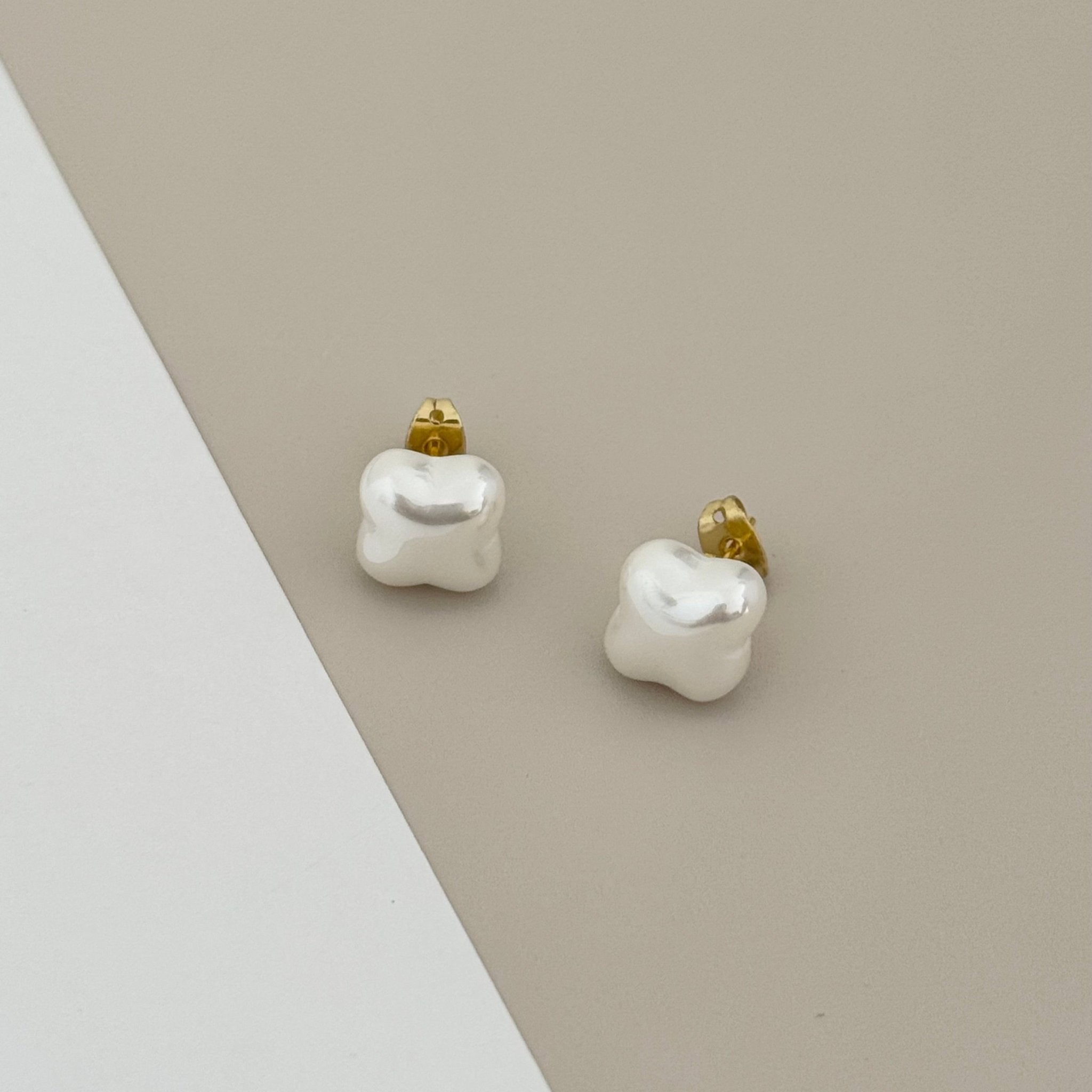 Pearl Stud - Earring | LimaLimón Store - 1