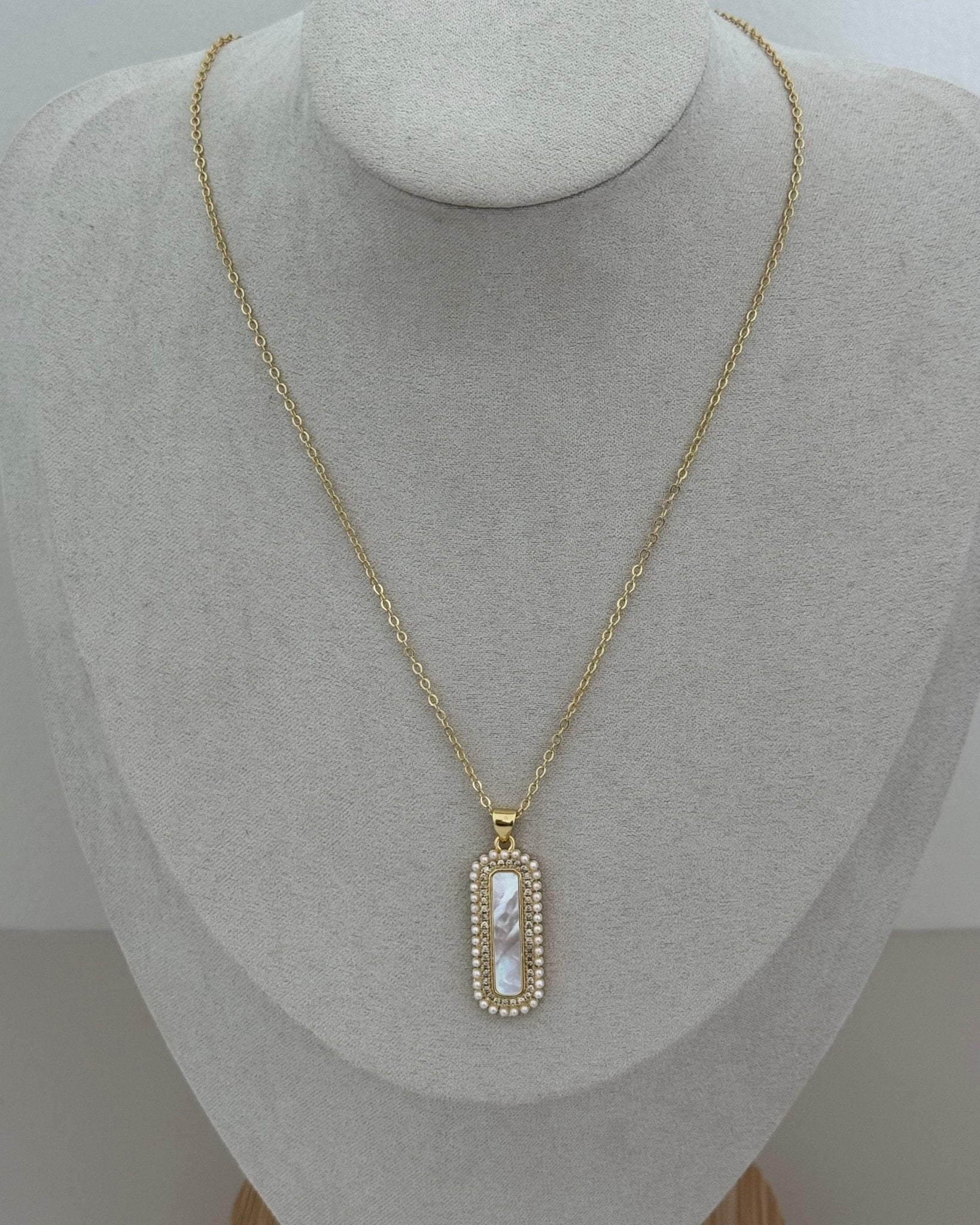 Pearls Charm Necklace - LimaLimón Store
