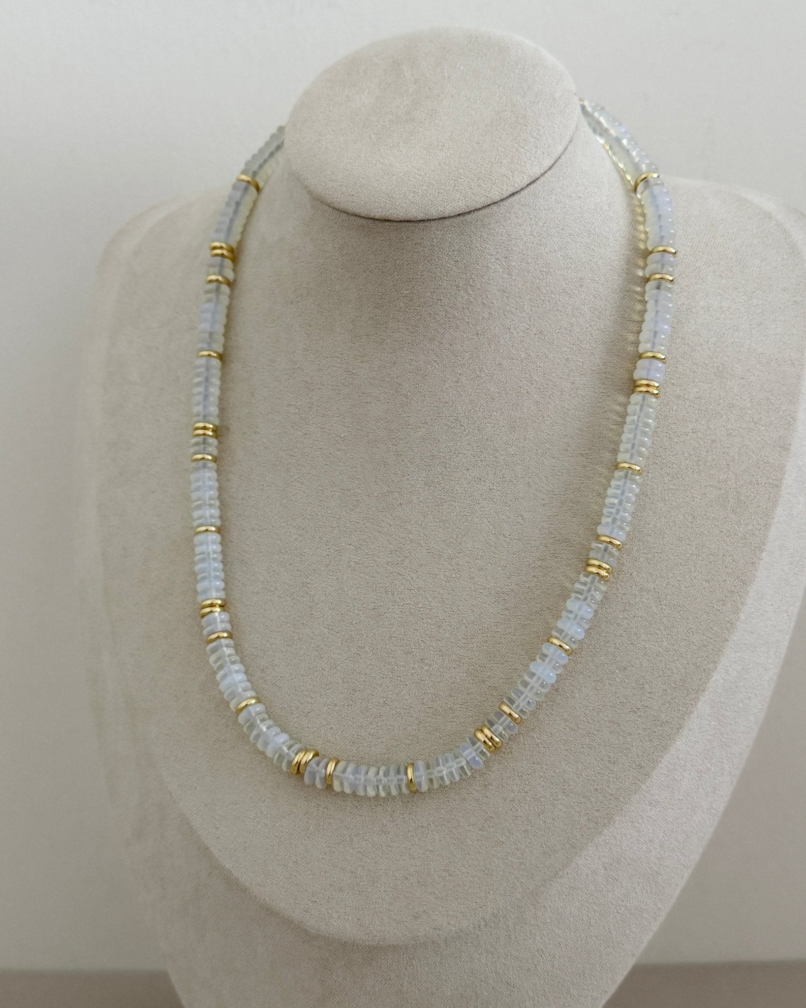 Puka Beaded Choker Necklace - Necklaces | LimaLimón Store - 3