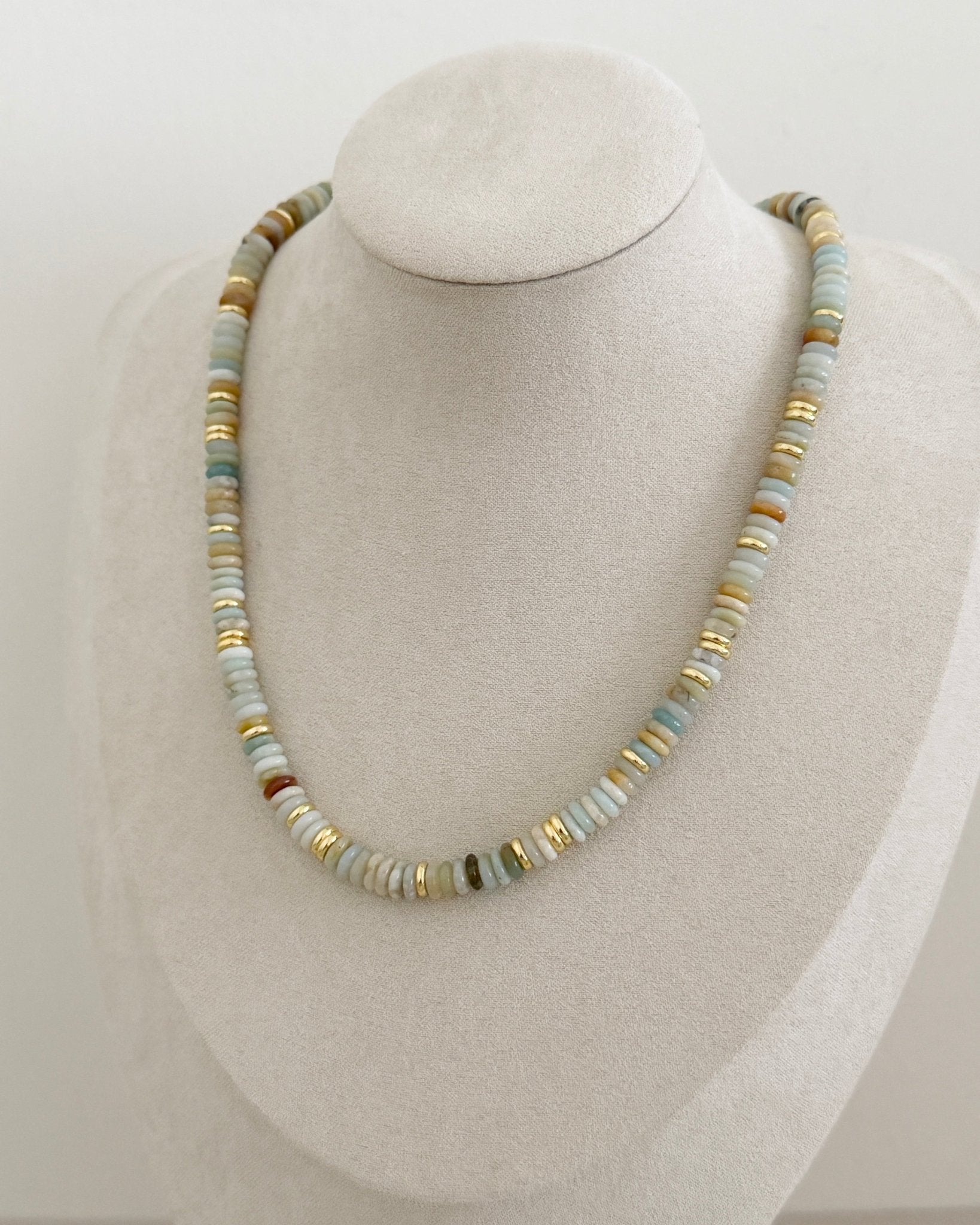 Puka Beaded Choker Necklace - Necklaces | LimaLimón Store - 4