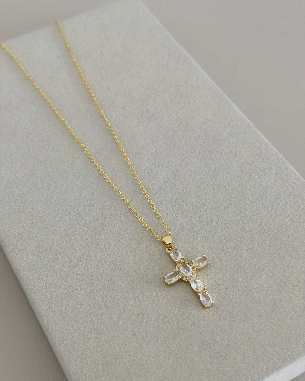 Radiant Crystal Cross Necklace - Necklaces | LimaLimón Store - 6