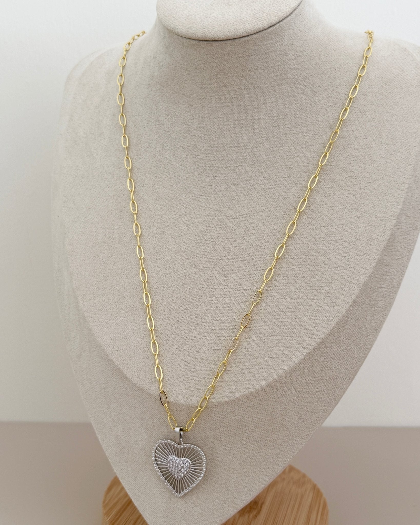 Radiant Heart Burst Necklace - Necklace | LimaLimón Store - 3