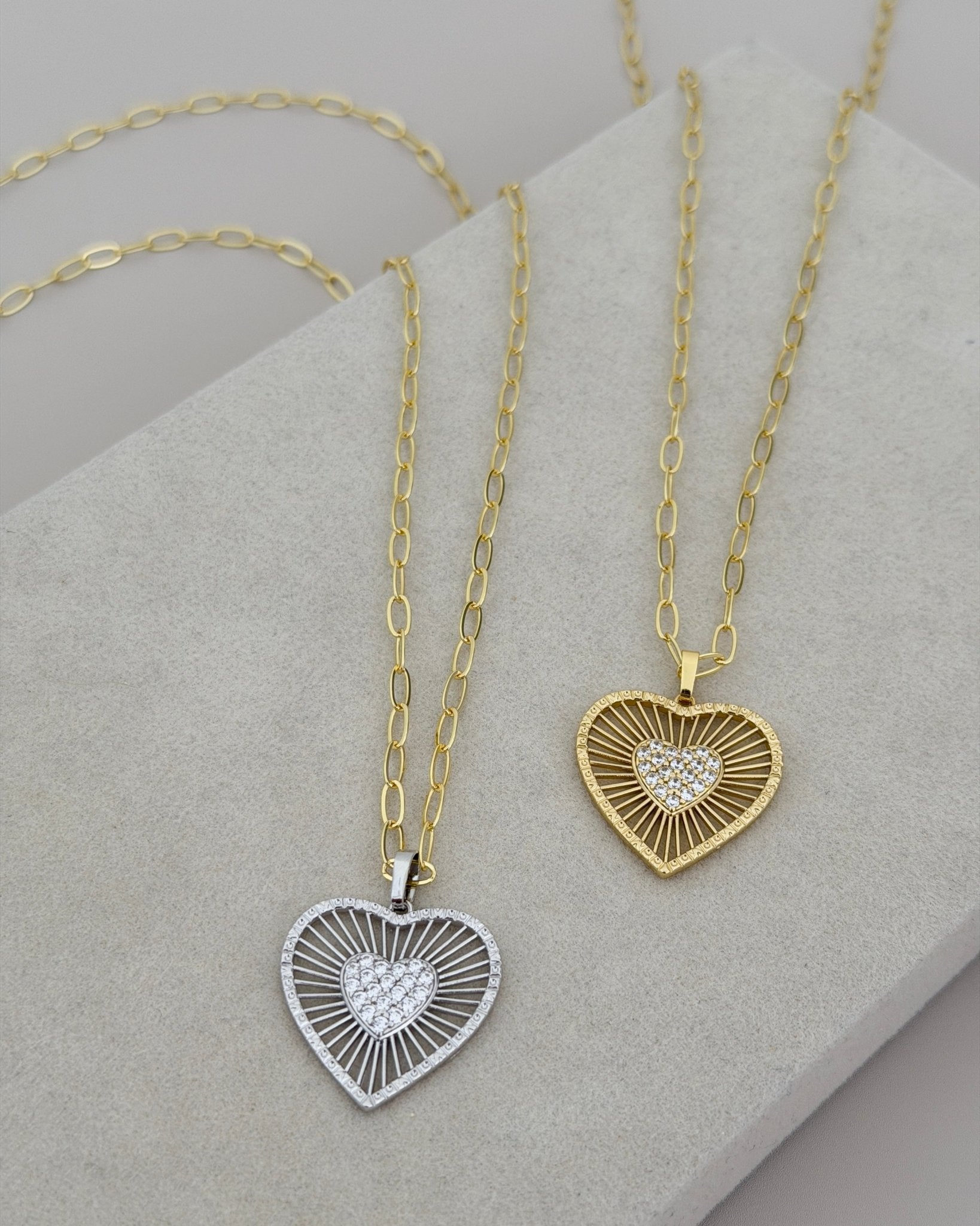 Radiant Heart Burst Necklace - Necklace | LimaLimón Store - 6