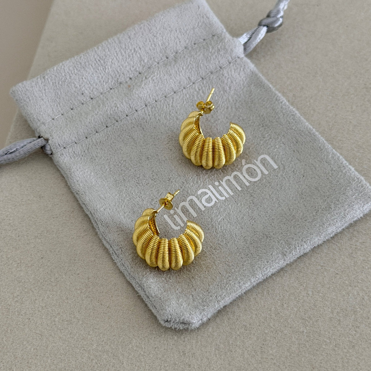 Ribbed Croissant Hoop Earrings - Earring | LimaLimón Store - 2