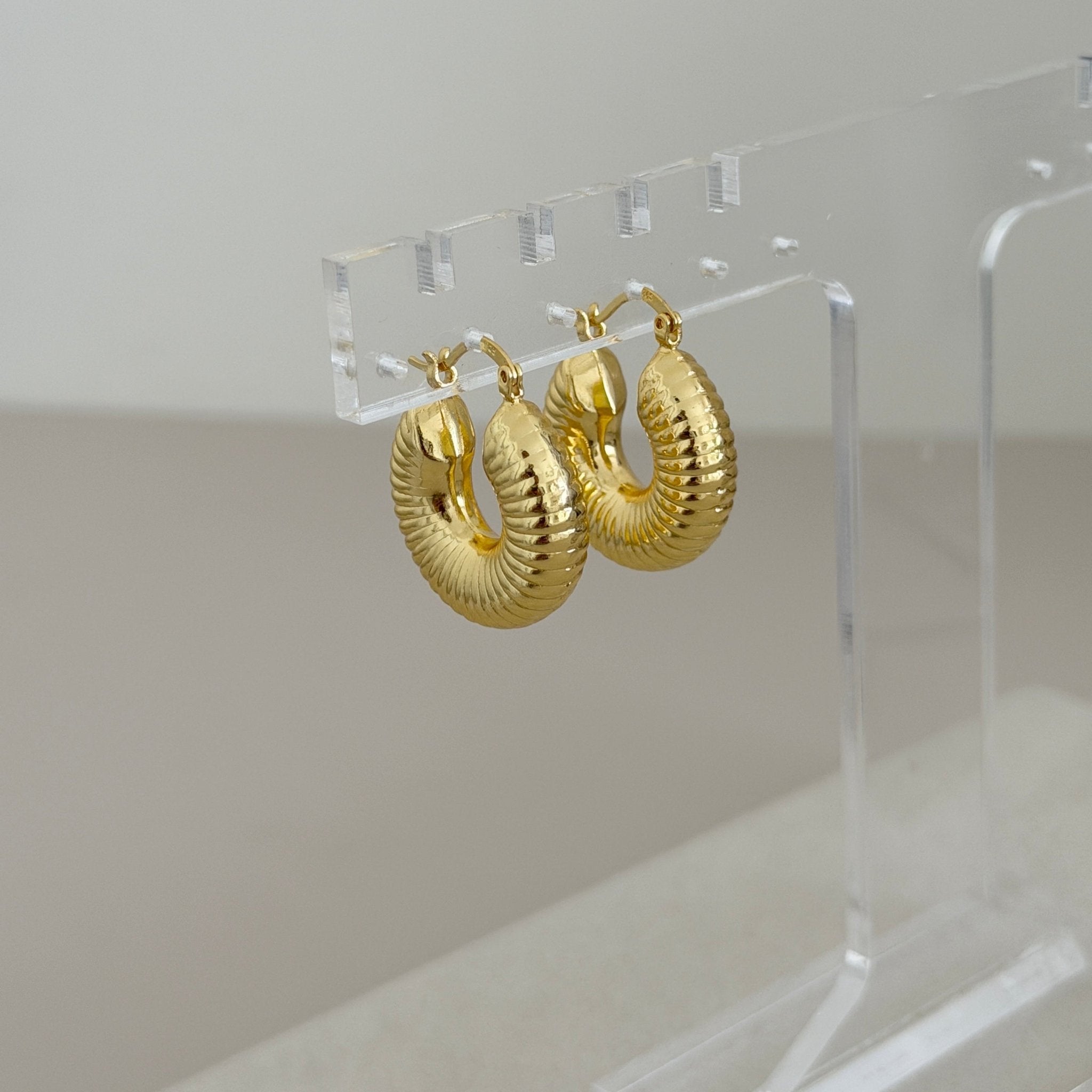 Ribbed Hoop Earrings - Earring | LimaLimón Store - 3