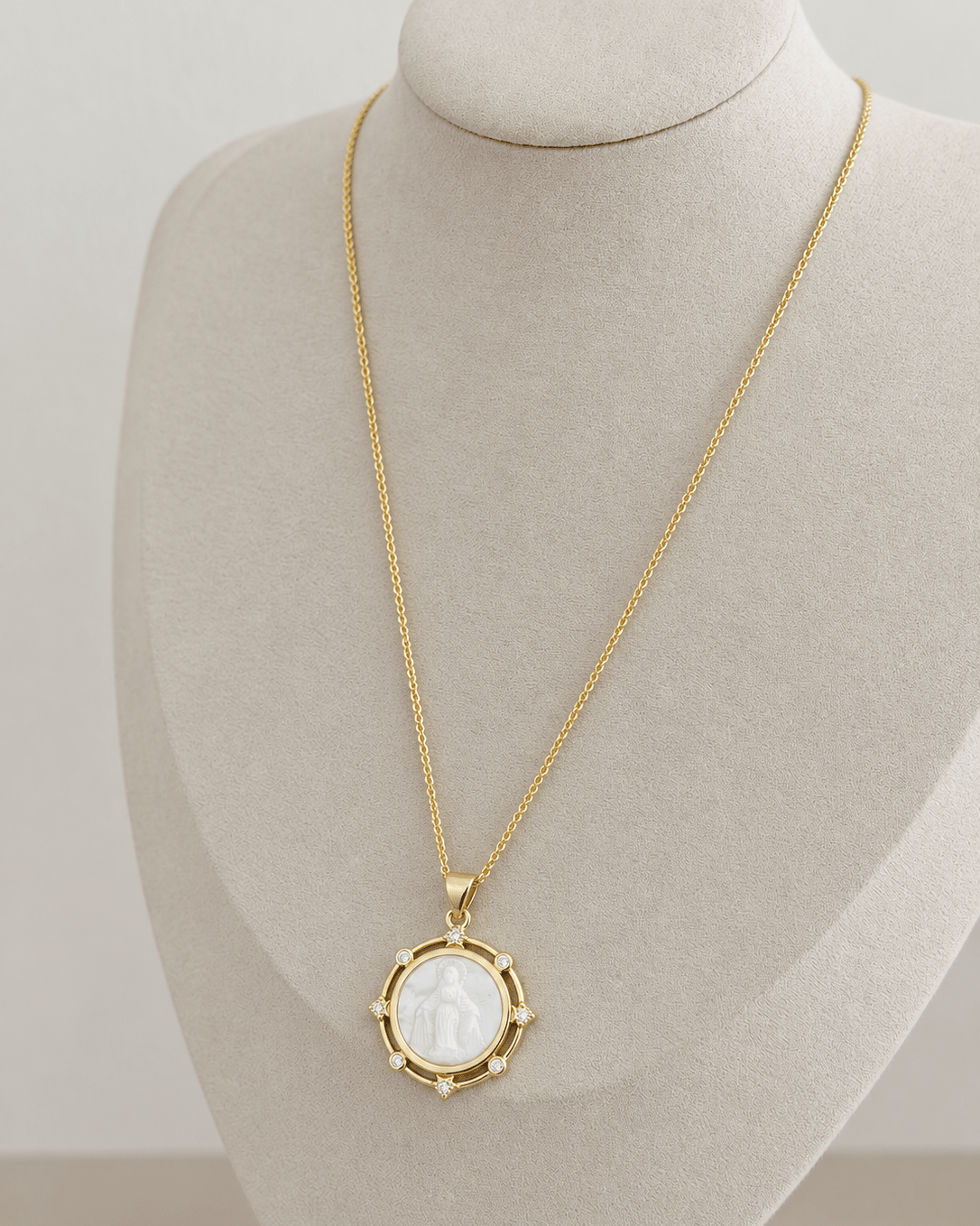 Sacred Crystal Medallion Necklace - Necklaces | LimaLimón Store - 4