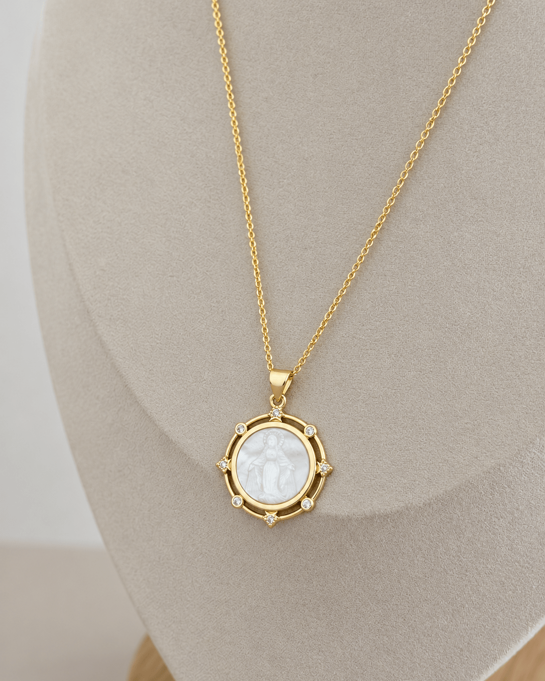 Sacred Crystal Medallion Necklace - Necklaces | LimaLimón Store - 3