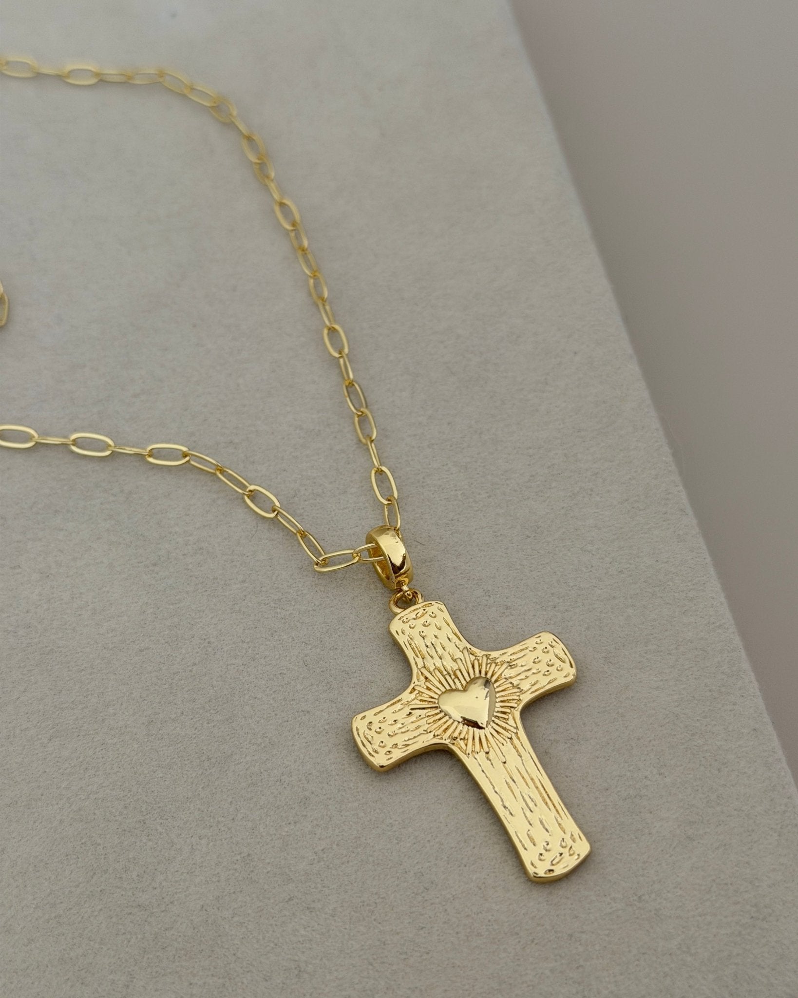 Sacred Heart Cross Necklace - Necklace | LimaLimón Store - 4