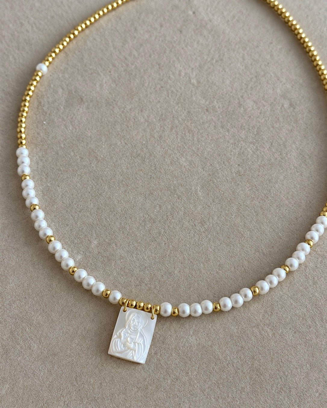 Sacred Heart of Jesus Pearl Necklace - Necklaces | LimaLimón Store - 3