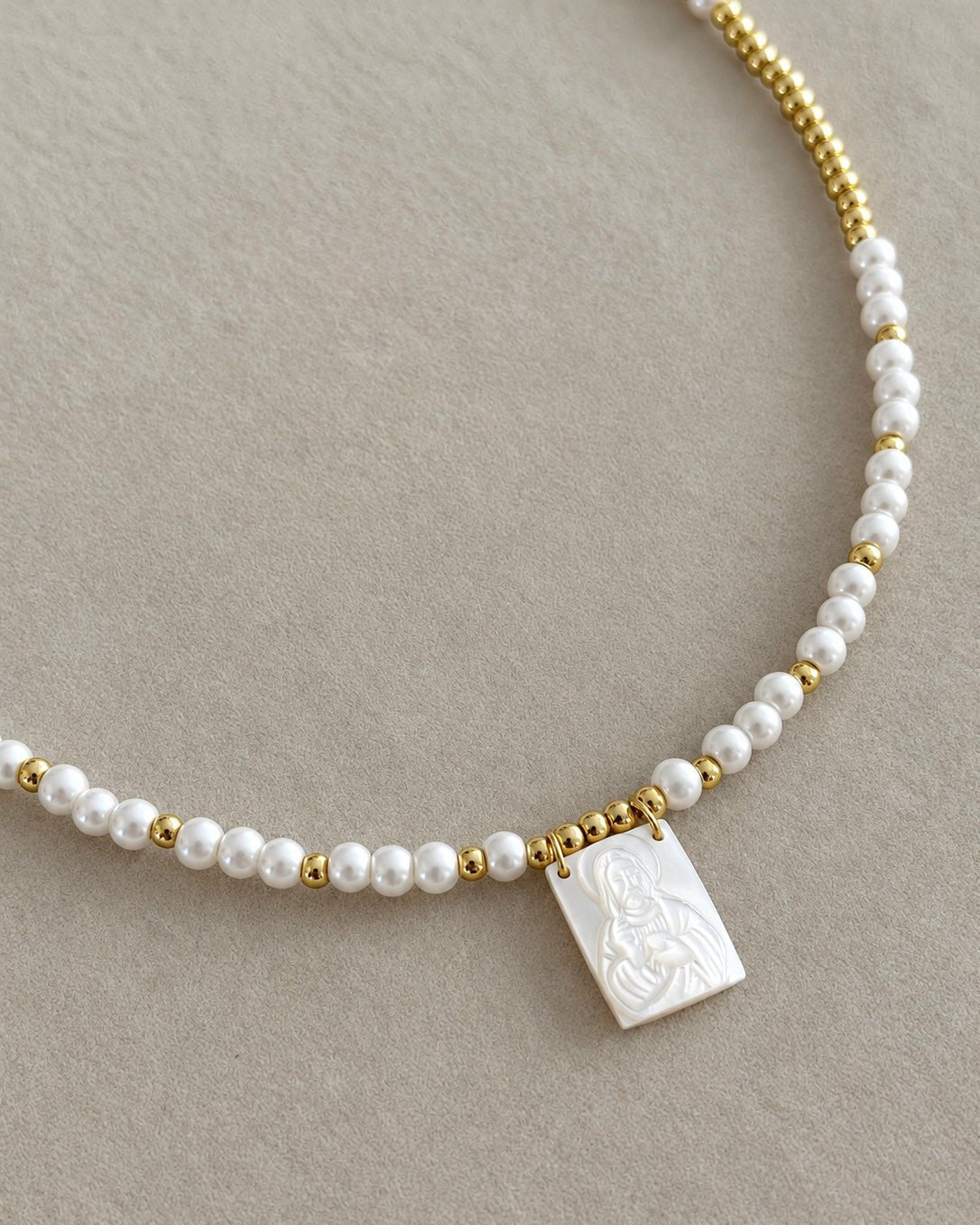 Sacred Heart of Jesus Pearl Necklace - Necklaces | LimaLimón Store - 2