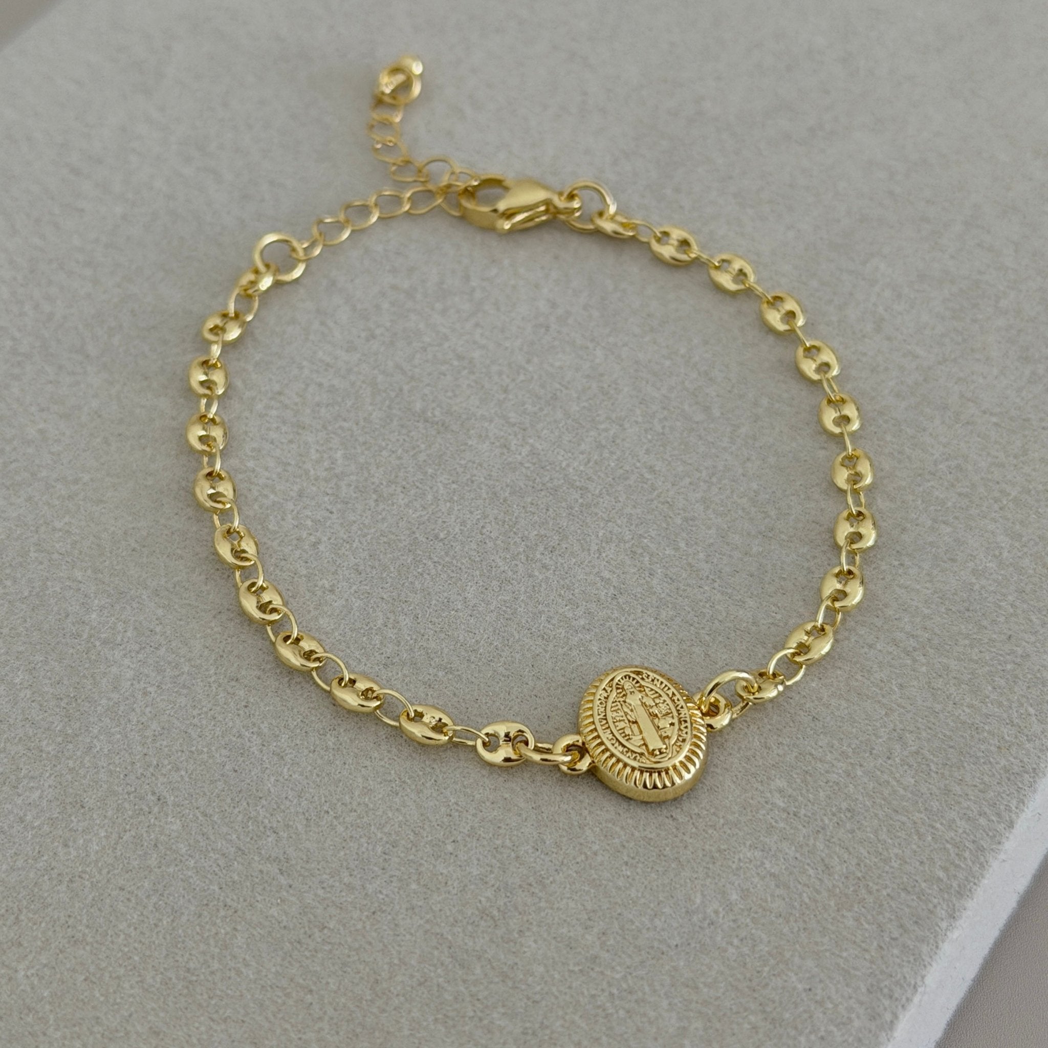 Serena Medallion Gold Bracelet - Bracelets | LimaLimón Store - 4