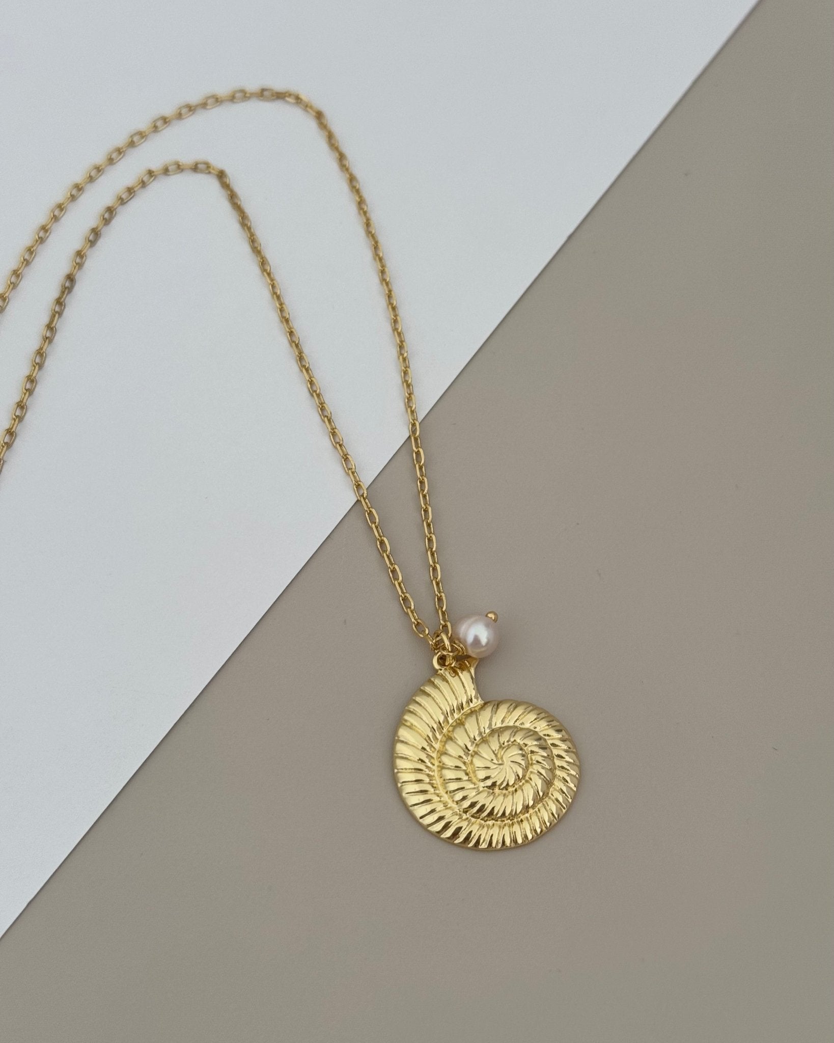 Shell Pearl Necklace - LimaLimón Store