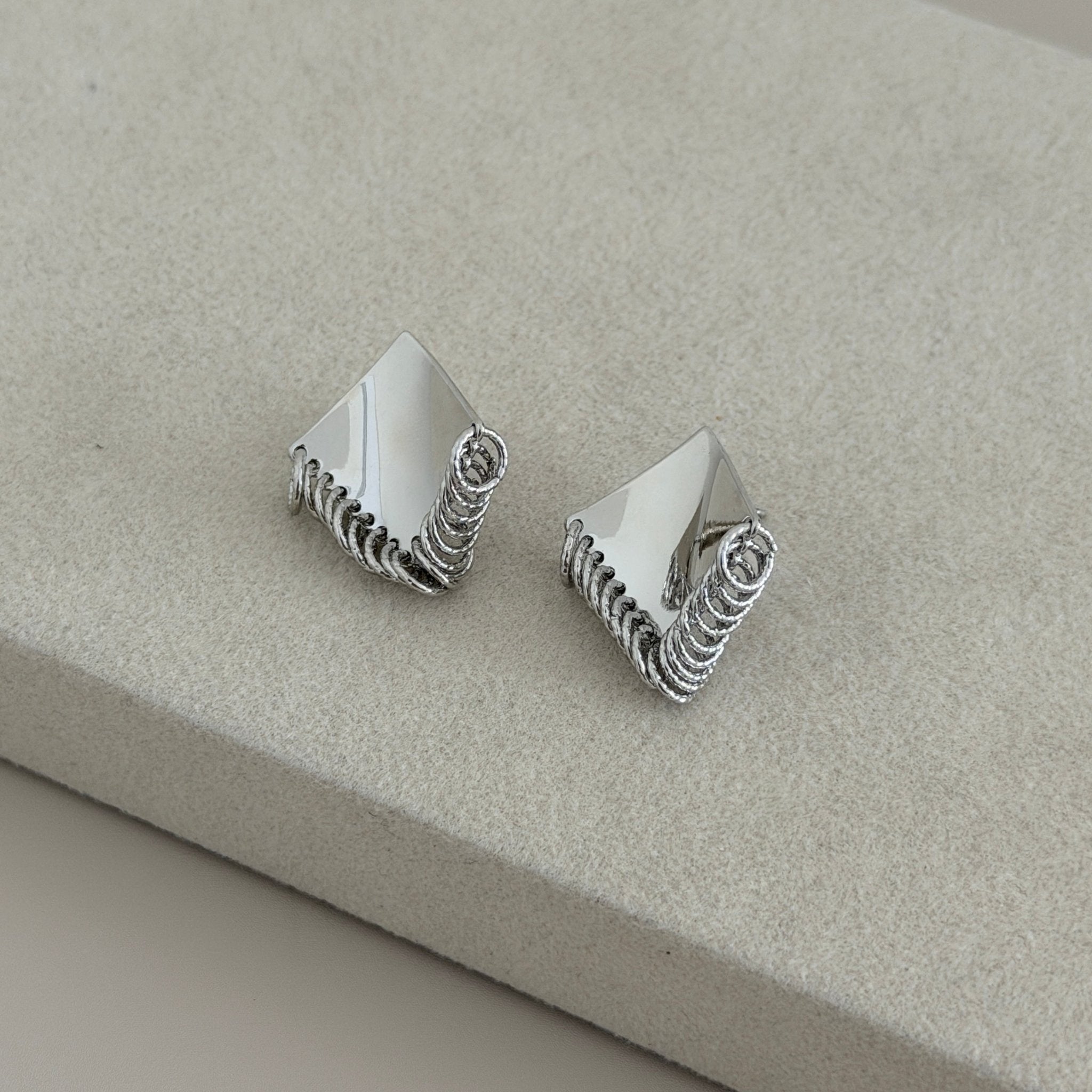 Silver Twist Edge Stud Earrings - Earring | LimaLimón Store - 1