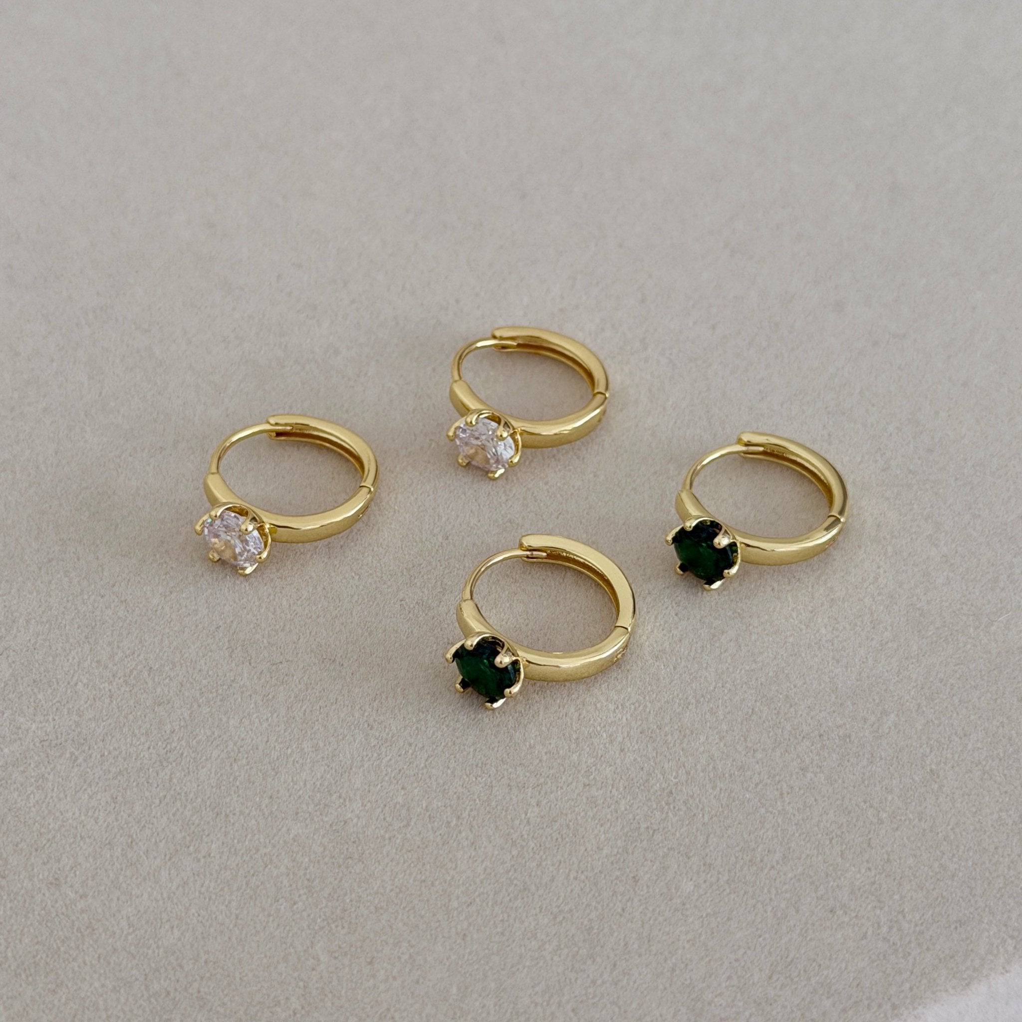 Solitaire Huggie Earrings - Earring | LimaLimón Store - 1