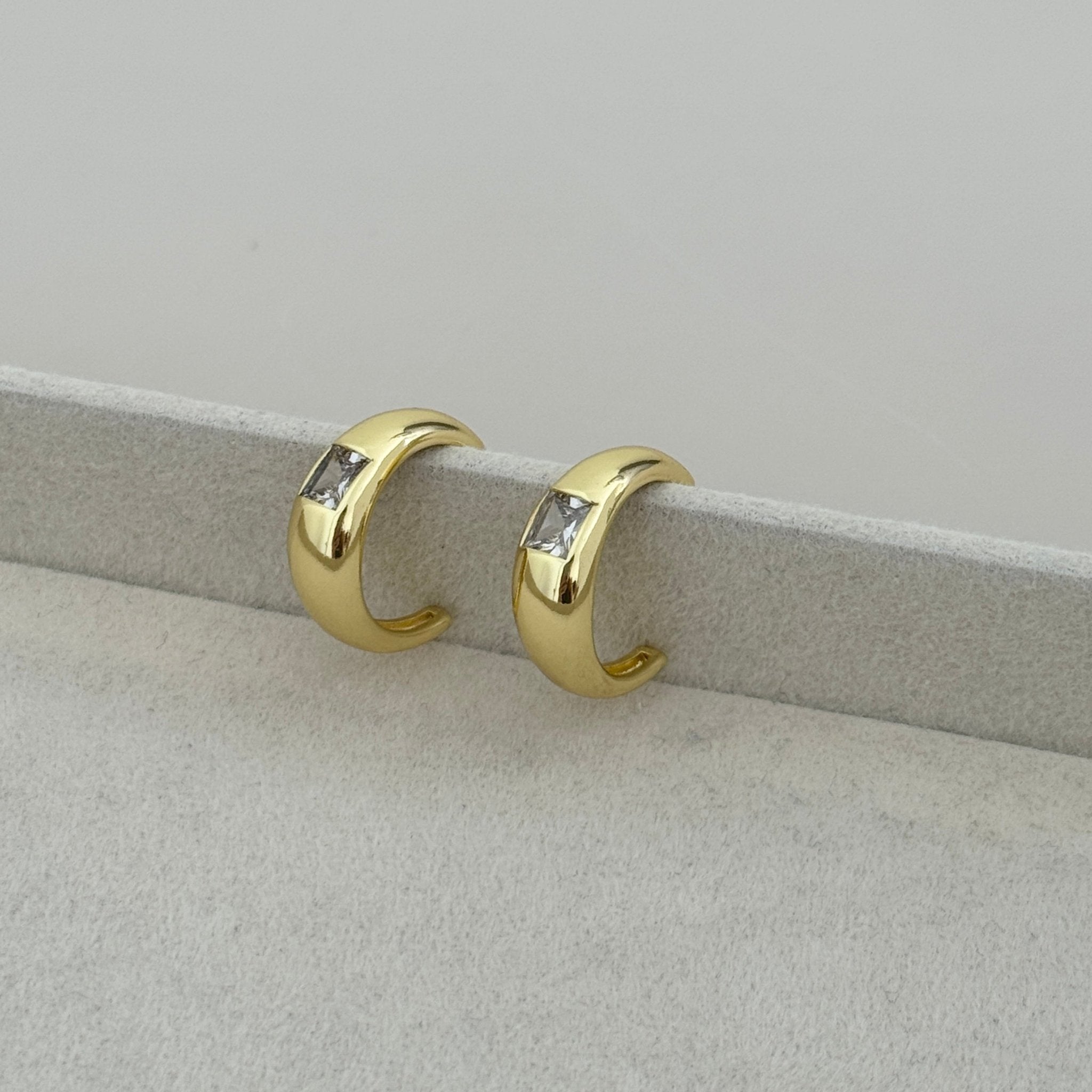 Stella Mini Stone Hoop Earrings - Earring | LimaLimón Store - 1