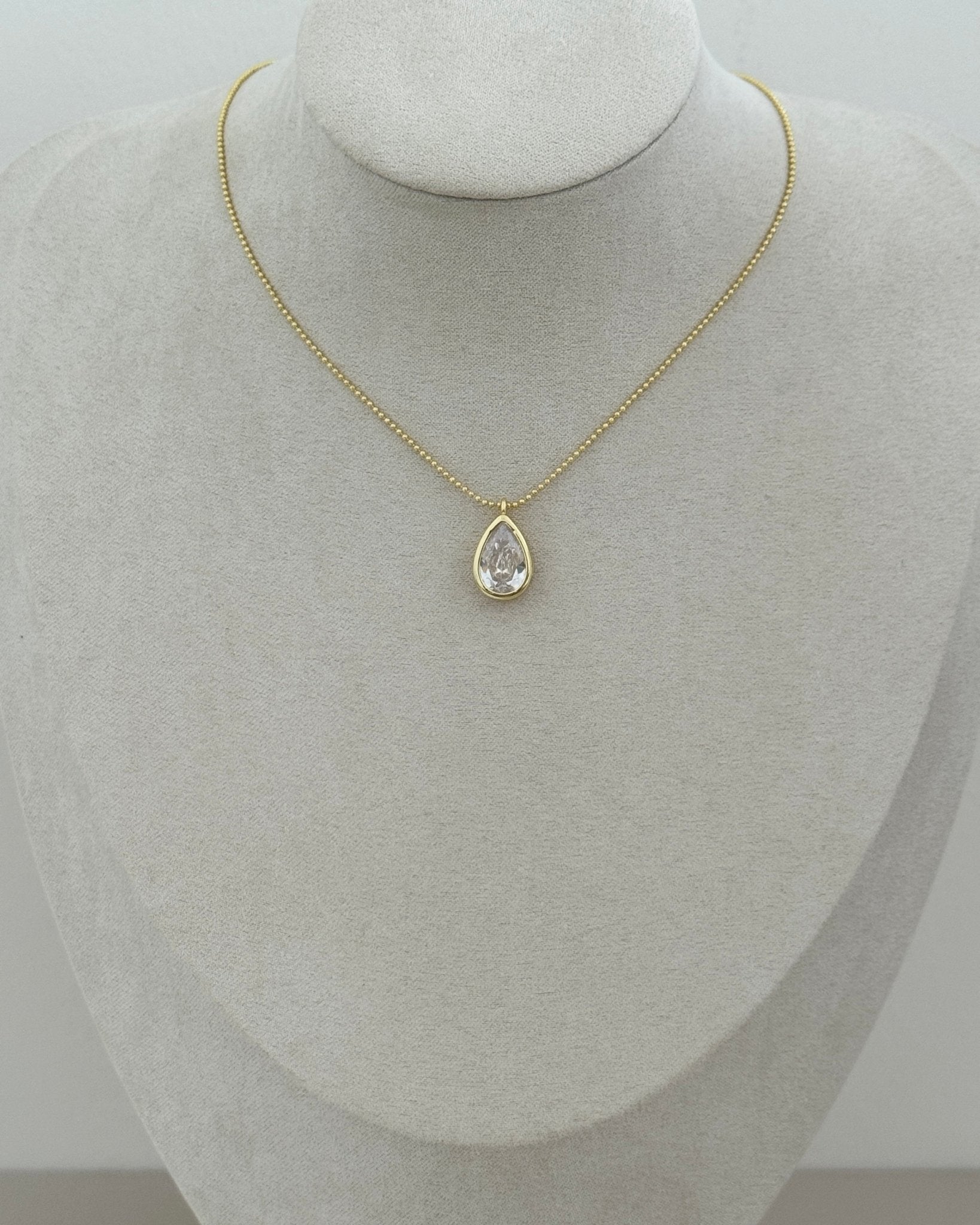 Teardrop Elegance Necklace - Necklace | LimaLimón Store - 2