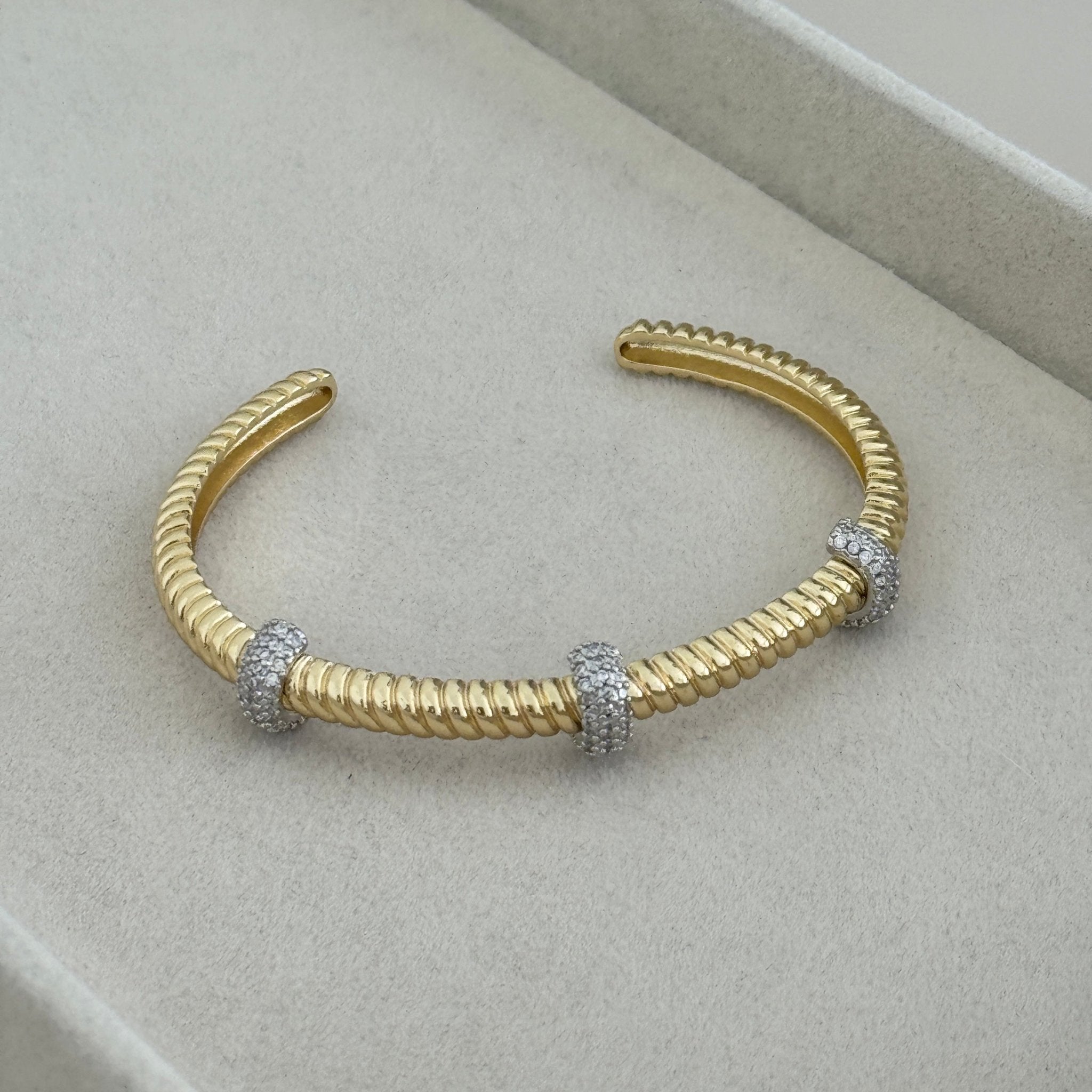 Textured Pavé Accent Bangle - Bracelets | LimaLimón Store - 4