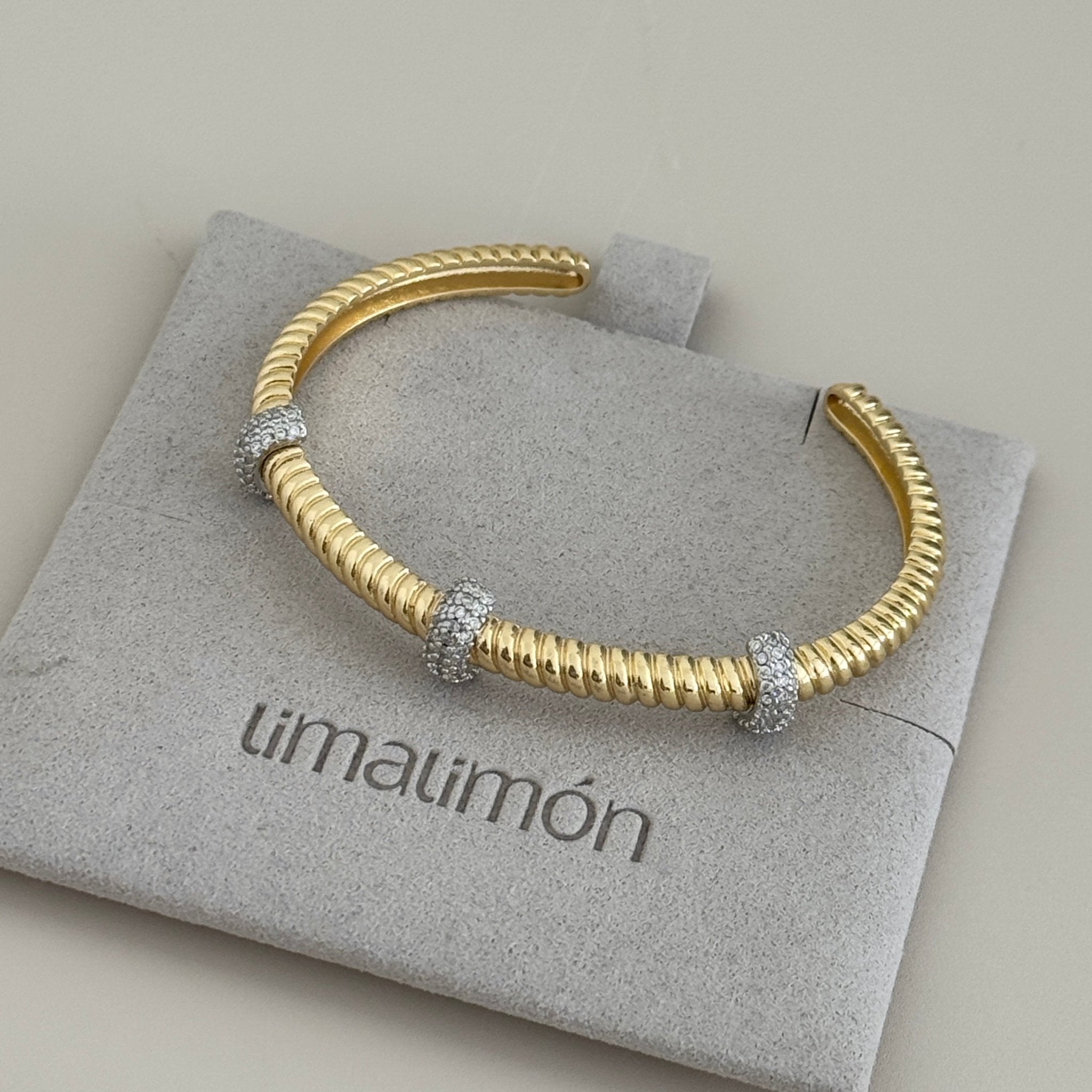 Textured Pavé Accent Bangle - Bracelets | LimaLimón Store - 2