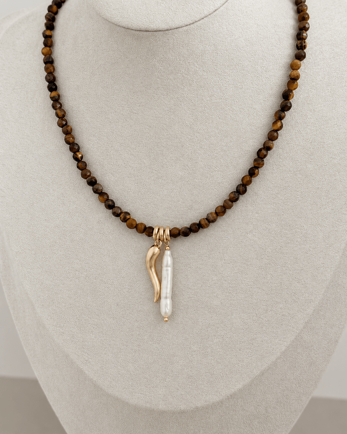 Tiger’s Eye Charm and Pearl Necklace - Necklaces | LimaLimón Store - 2