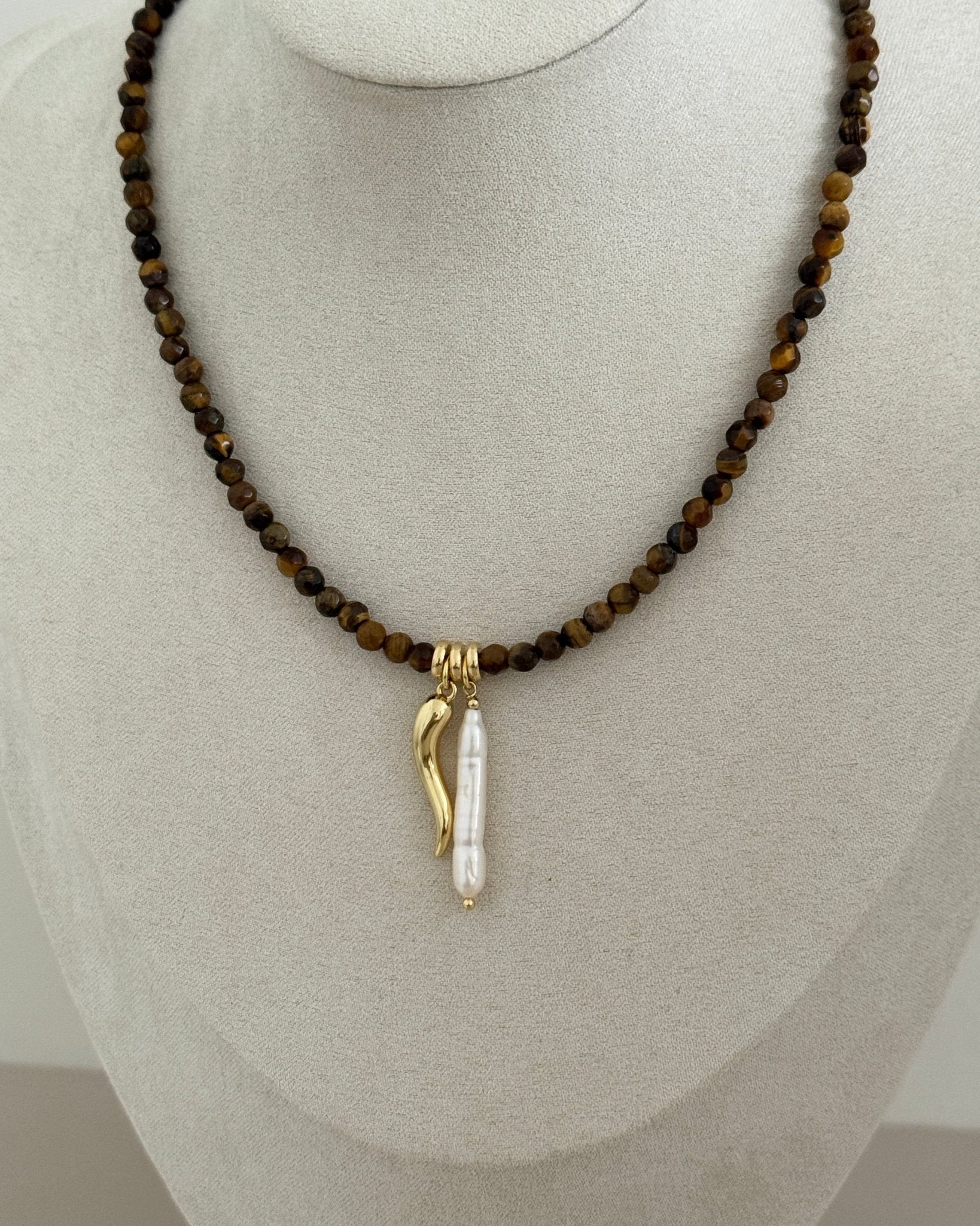 Tiger’s Eye Charm and Pearl Necklace - Necklaces | LimaLimón Store - 5