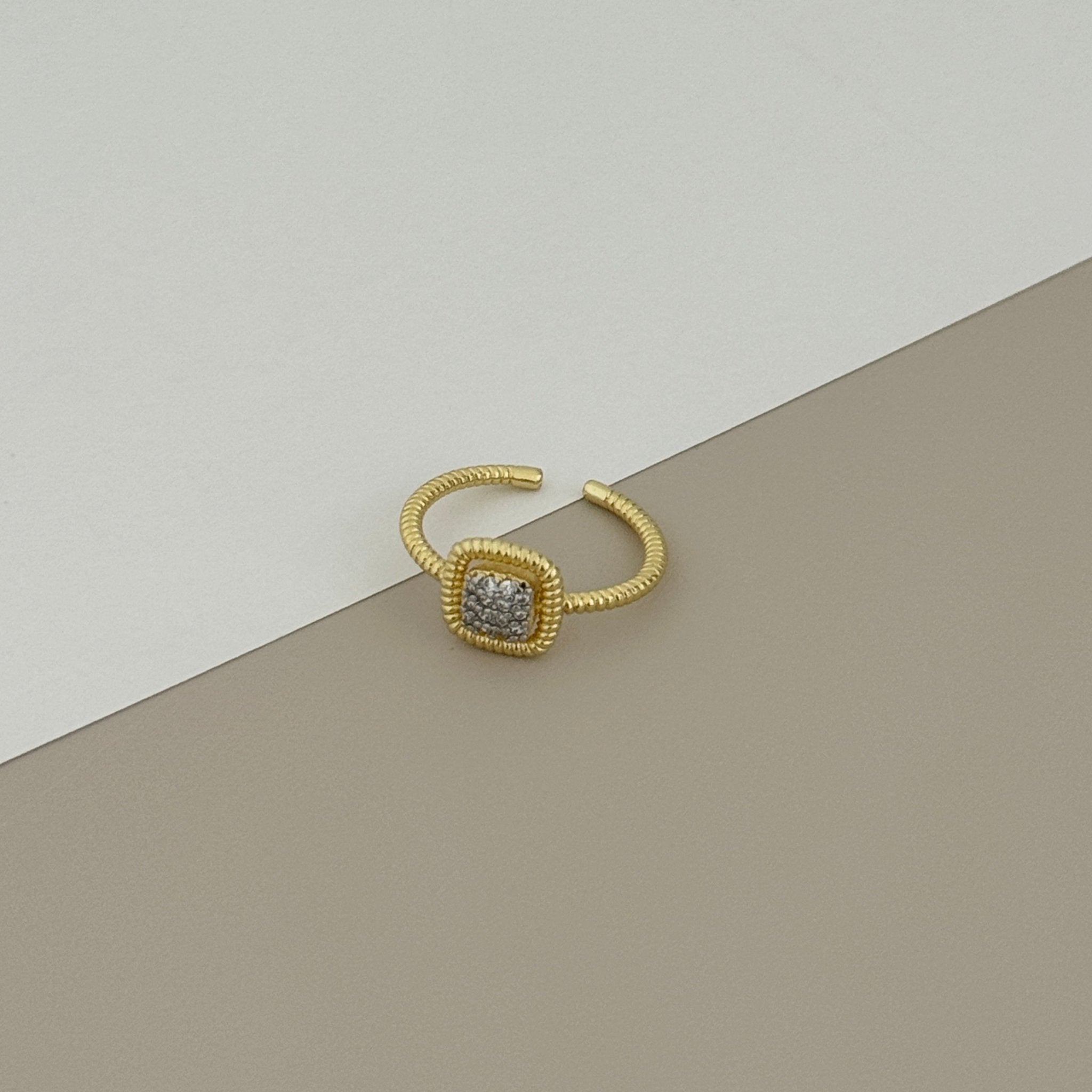 Twisted Radiance Adjustable Ring - ring jewelry | LimaLimón Store - 1
