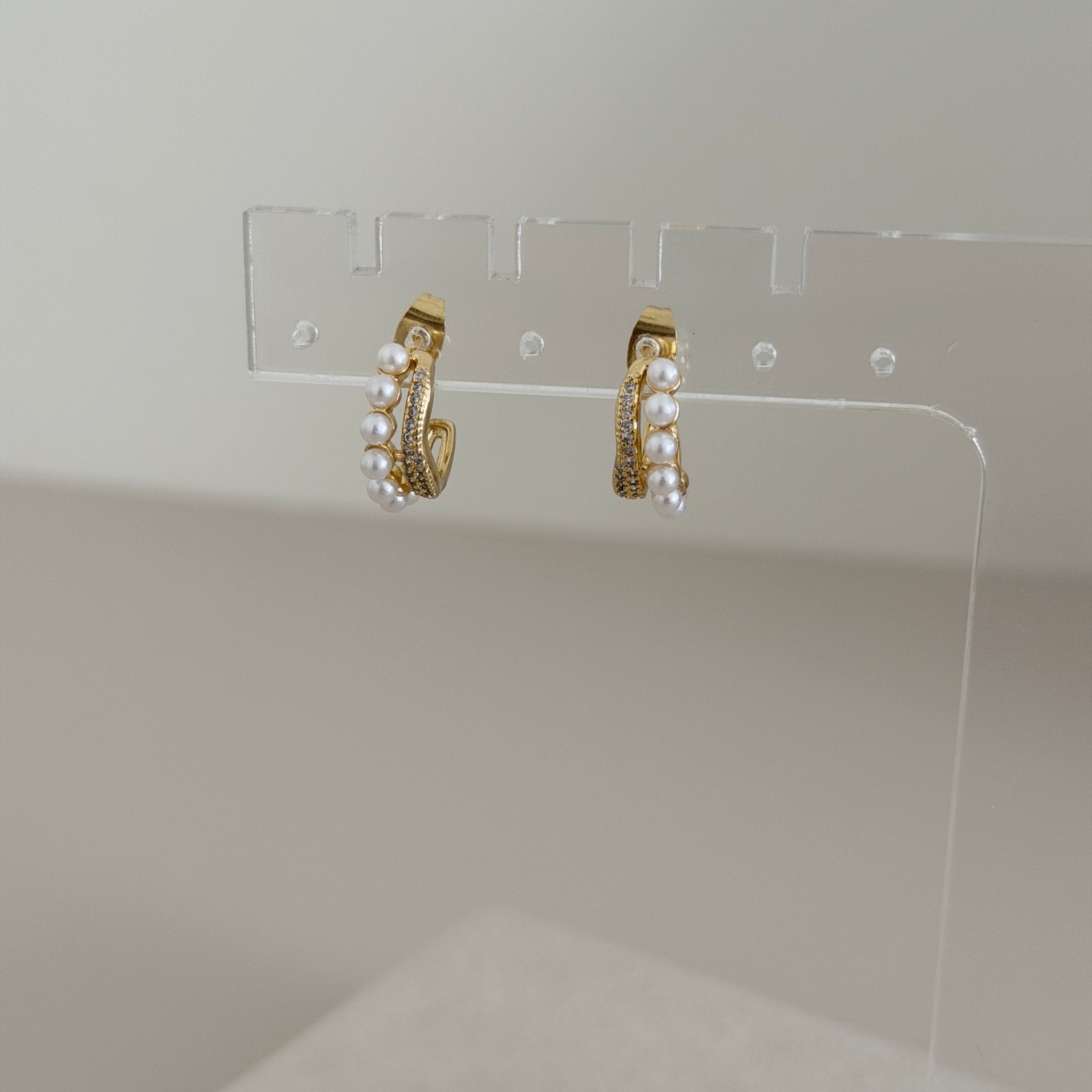 Valerie Pearl Gold Huggie Earrings - Earring | LimaLimón Store - 4
