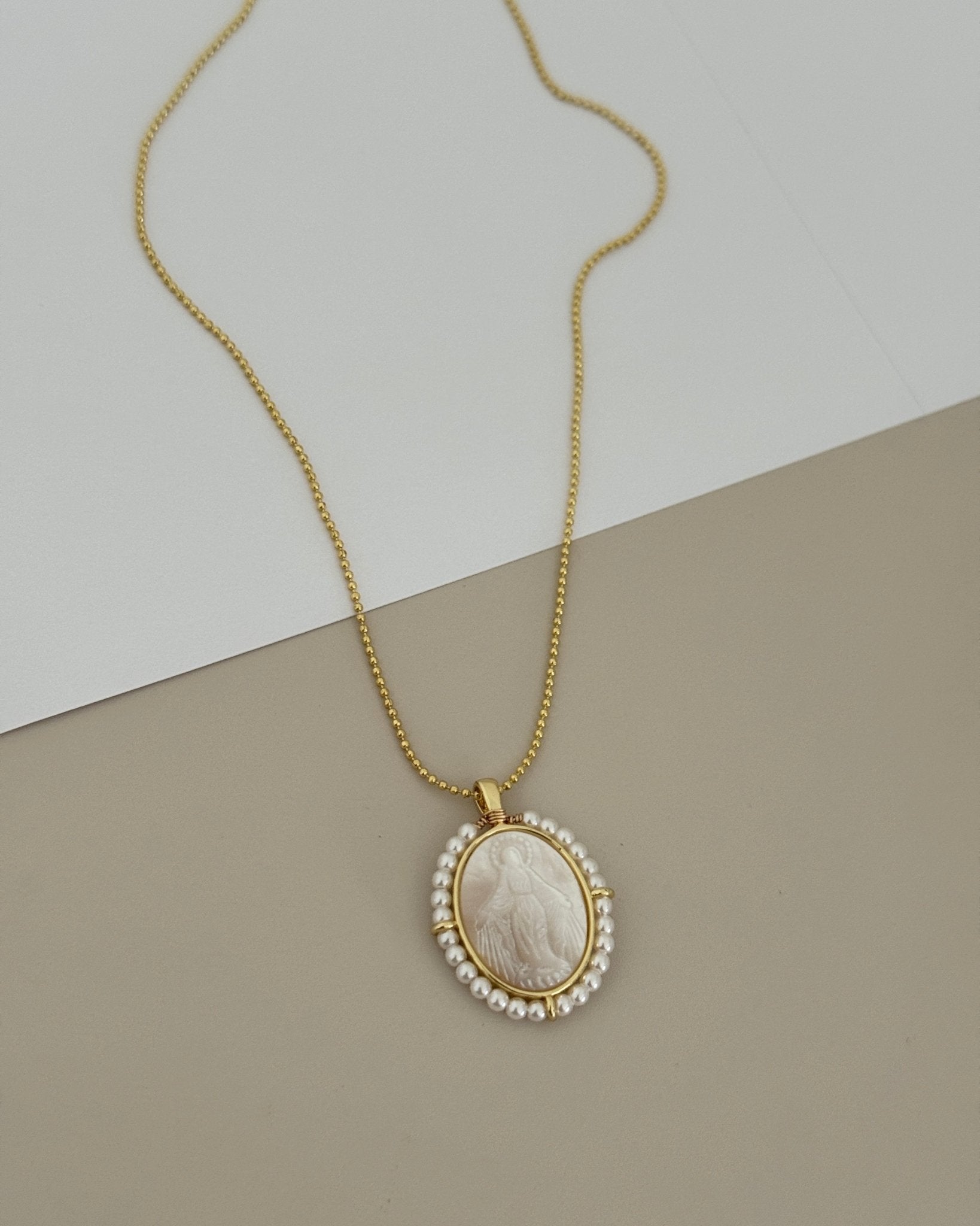 Virgin Mary Medallion Necklace - Necklaces | LimaLimón Store - 5