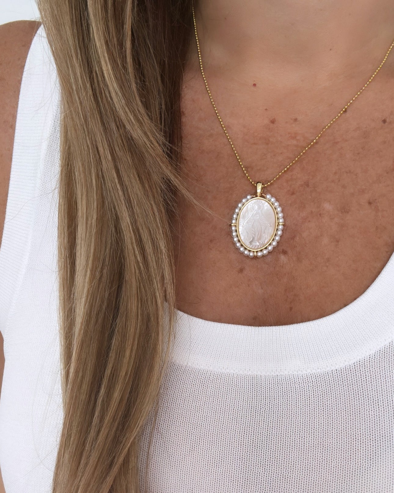 Virgin Mary Medallion Necklace - Necklaces | LimaLimón Store - 4