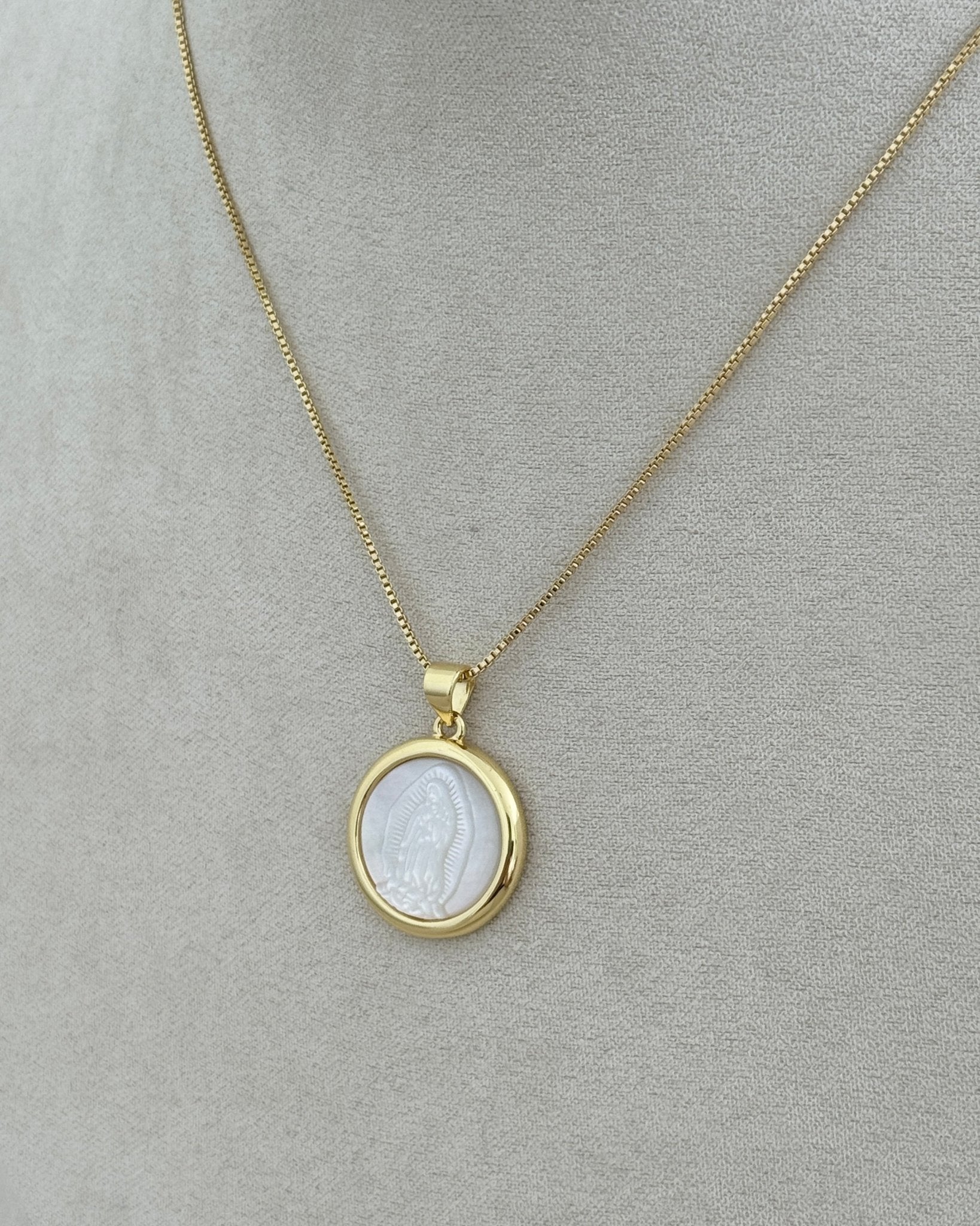 Virgin Medallion Necklace - Necklace | LimaLimón Store - 3