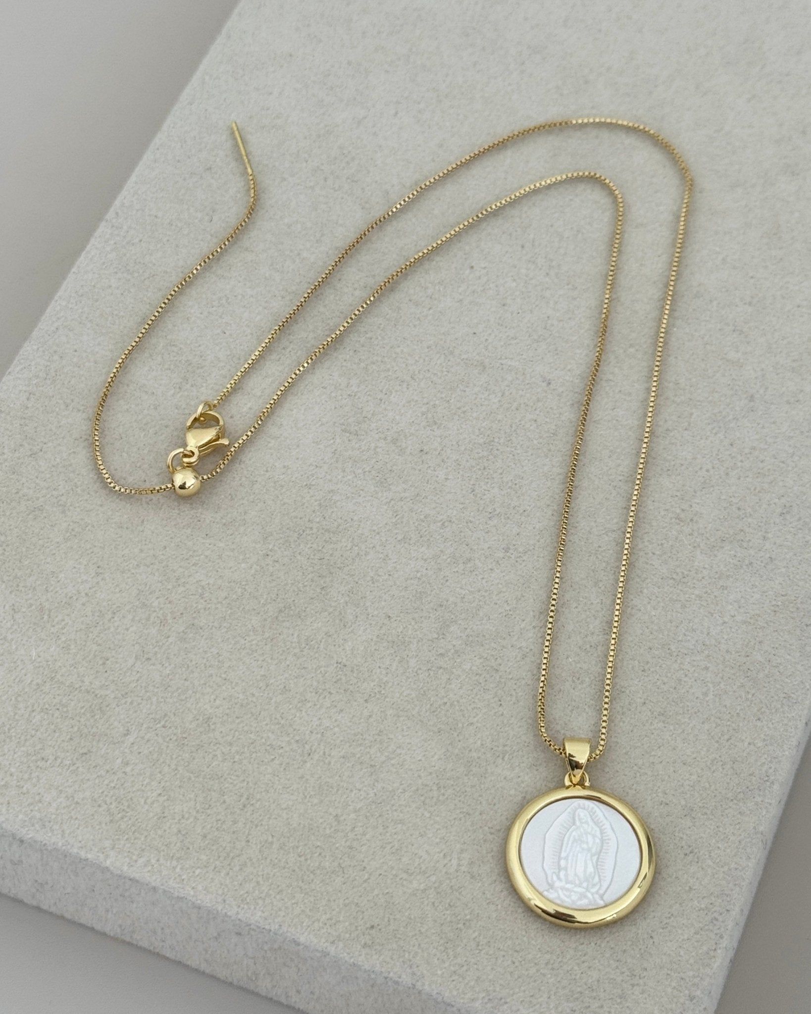 Virgin Medallion Necklace - Necklace | LimaLimón Store - 5