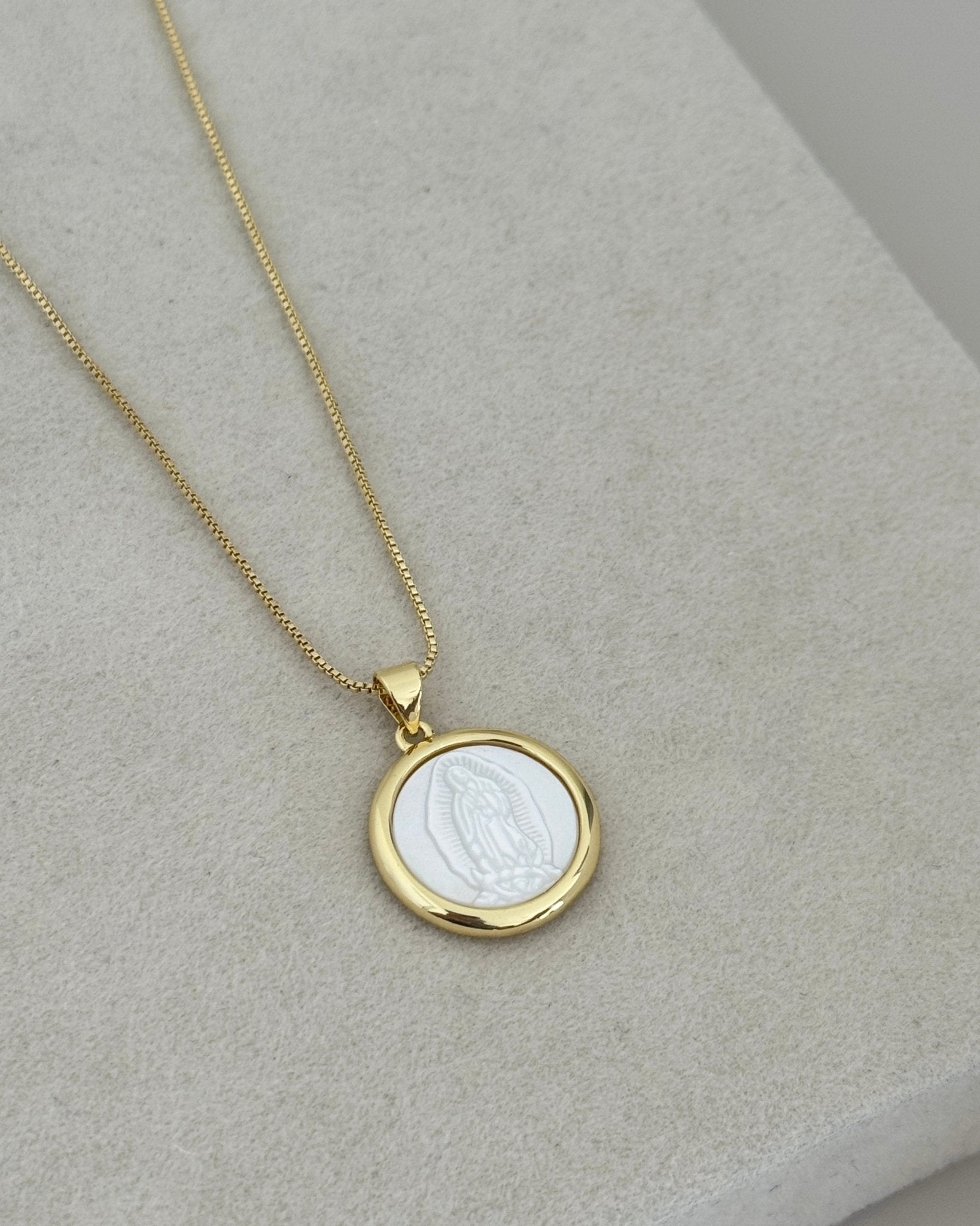 Virgin Medallion Necklace - Necklace | LimaLimón Store - 6