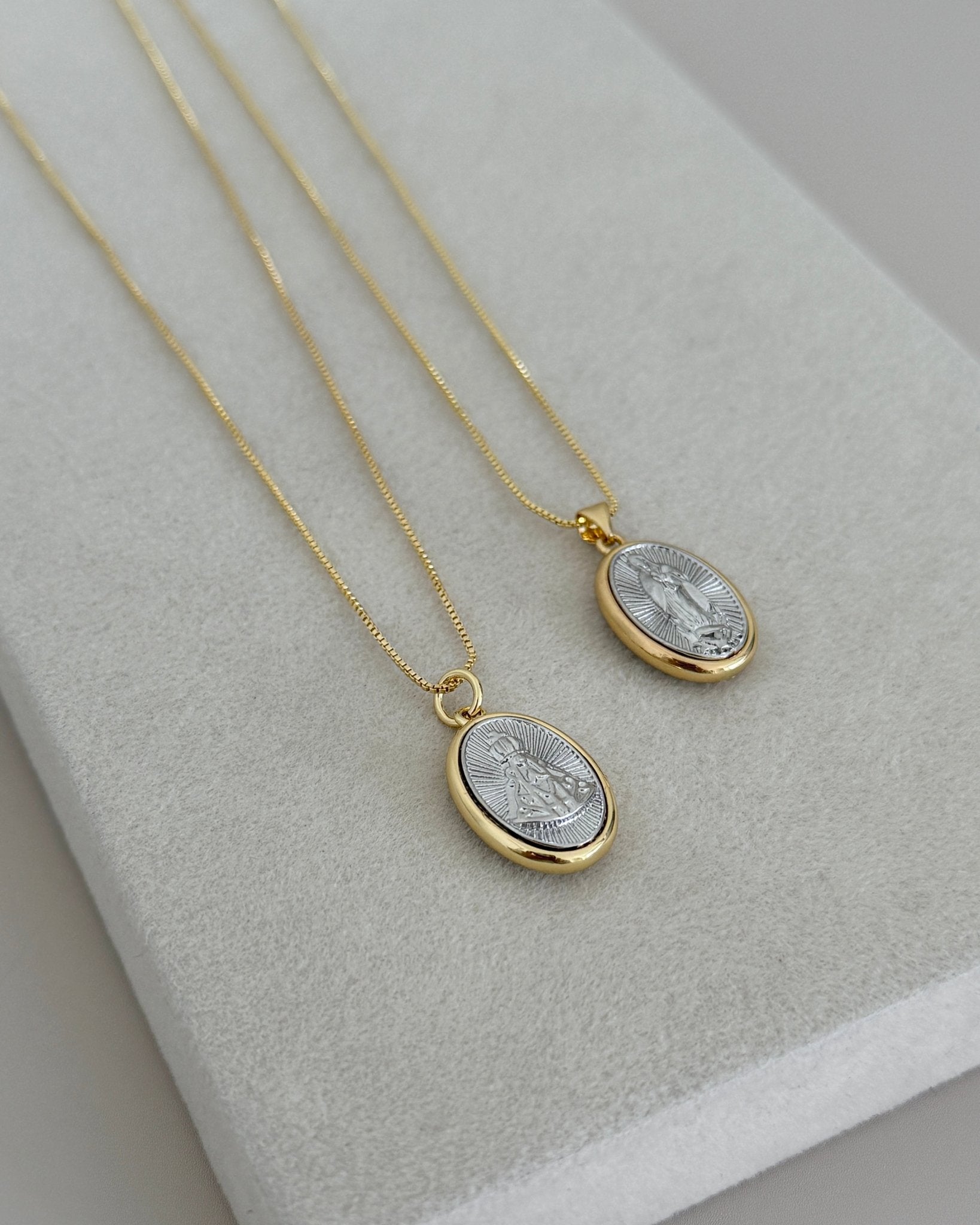Virgin Oval Gold Plated Necklace - Necklace | LimaLimón Store - 6