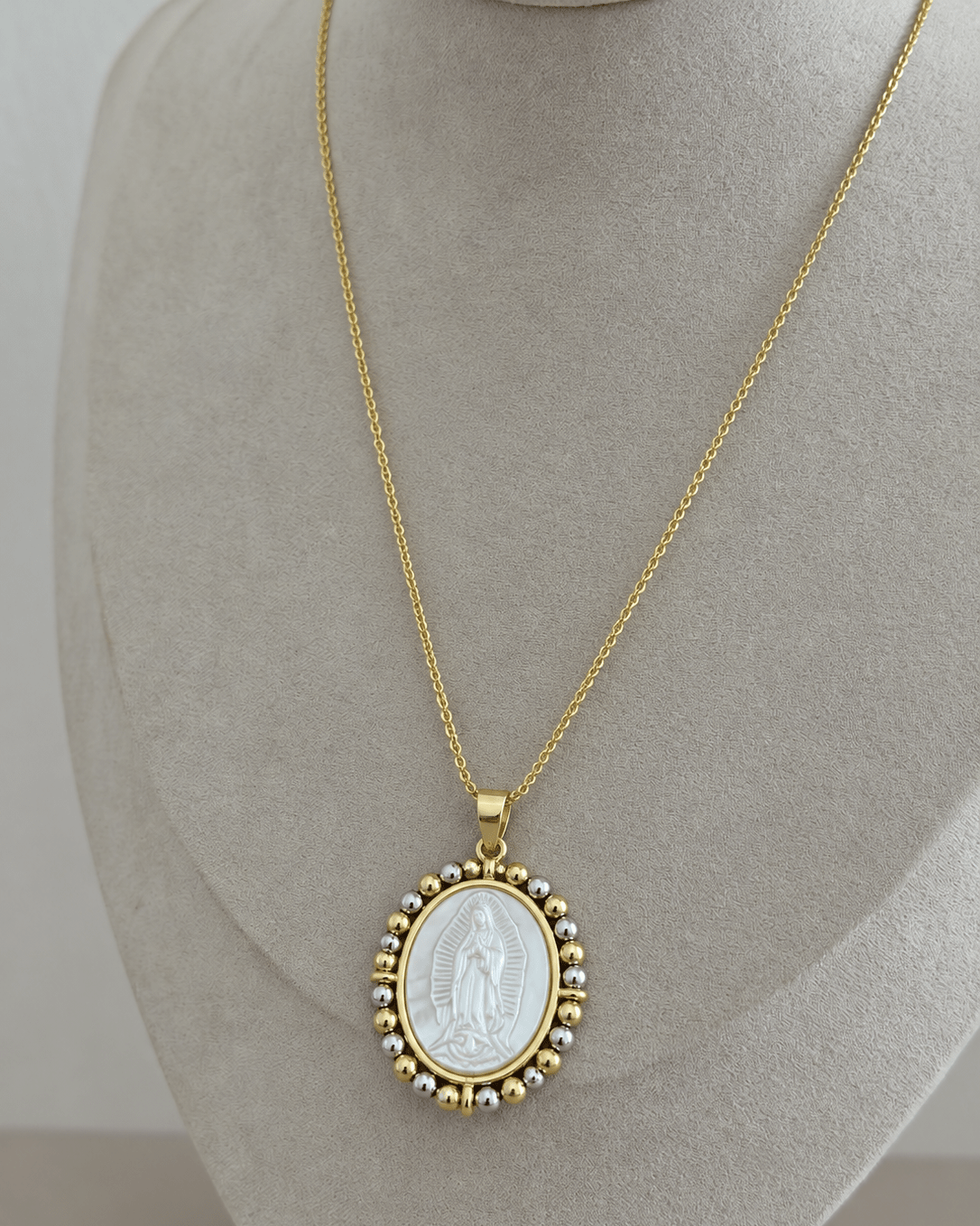 Virgin Pearl Medallion Necklace - Necklaces | LimaLimón Store - 2