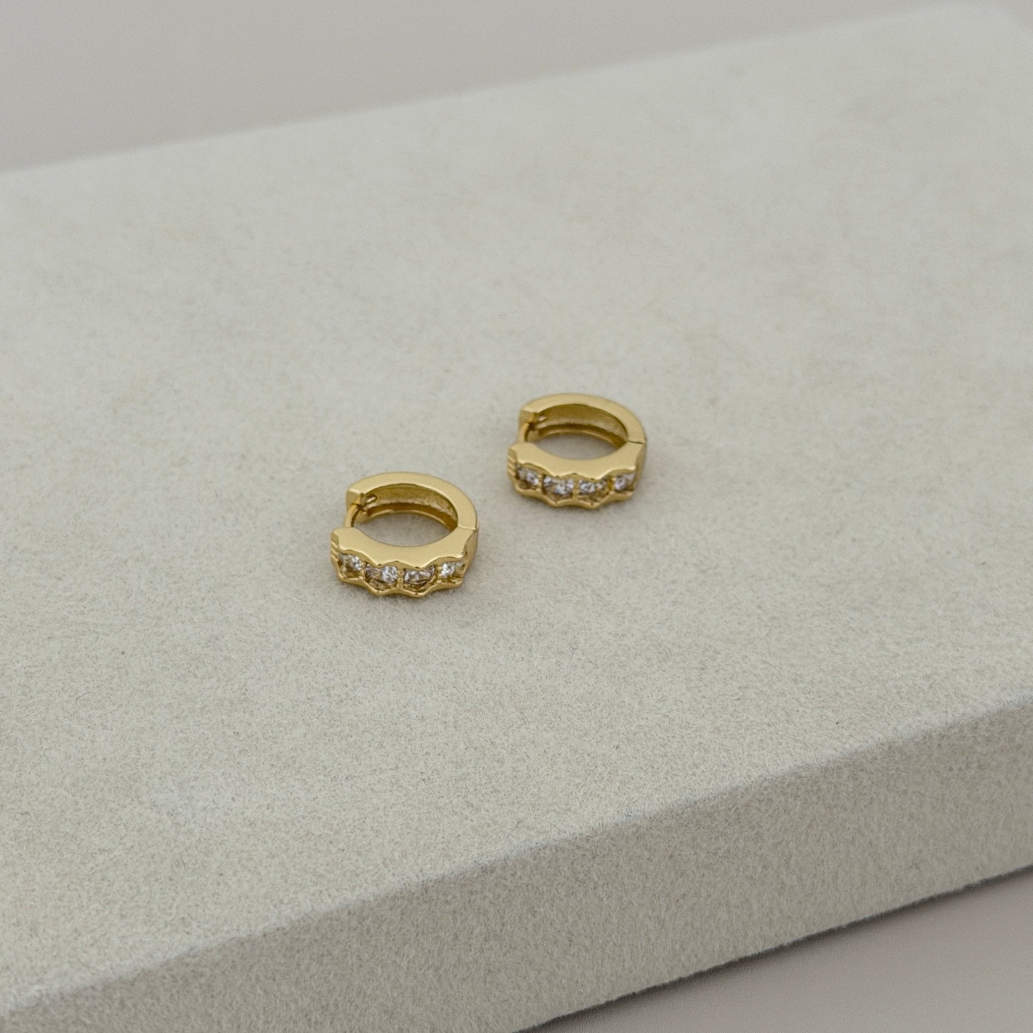 Wave Sparkle Huggie Earrings - Earring | LimaLimón Store - 1