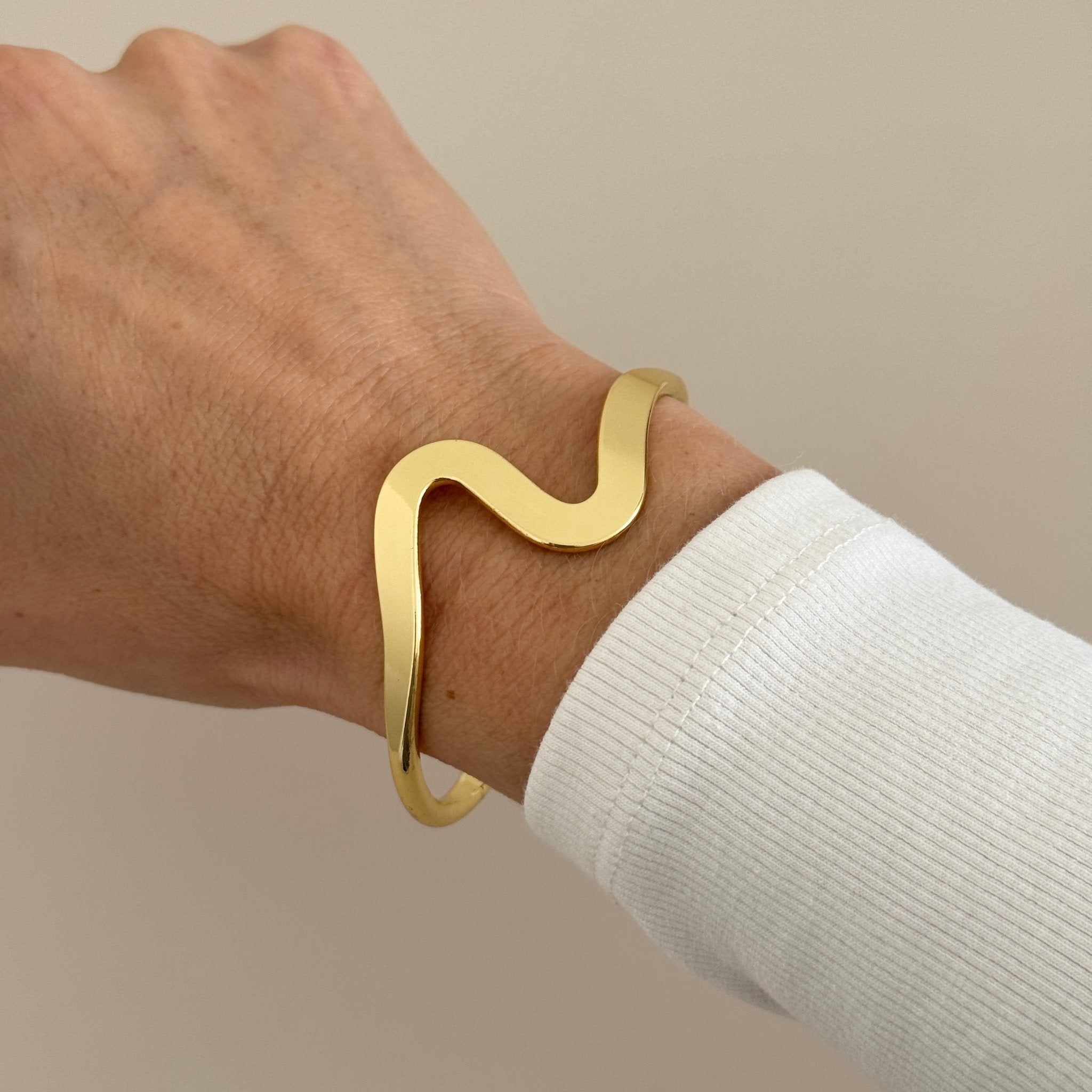 Wavy Open Bangle - Bracelets | LimaLimón Store - 2