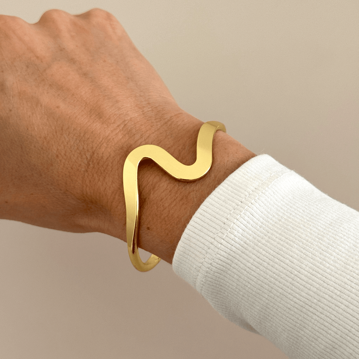 Wavy Open Bangle - Bracelets | LimaLimón Store - 2